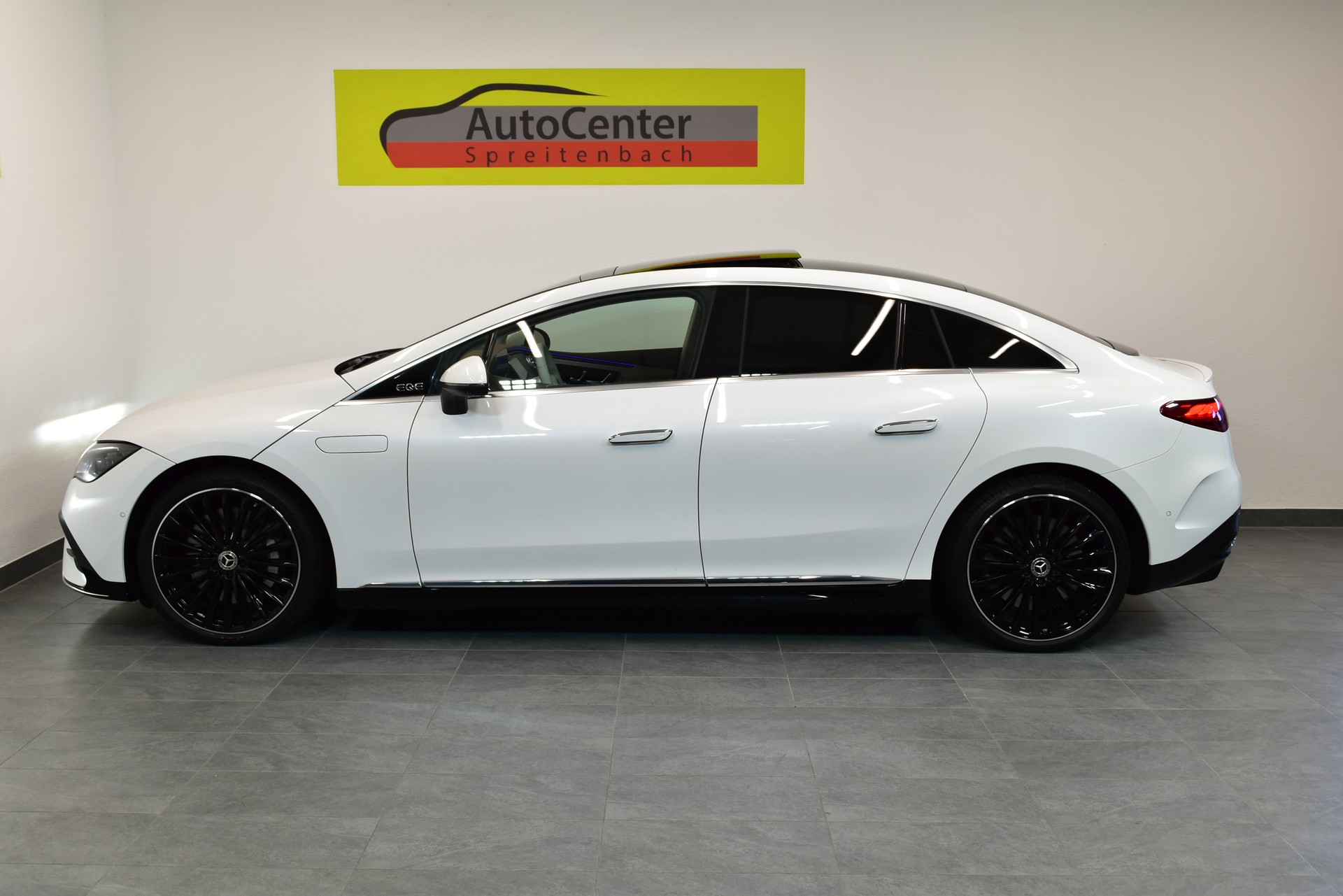 MERCEDES-BENZ EQE 500 AMG Line 4 Matic-image-10