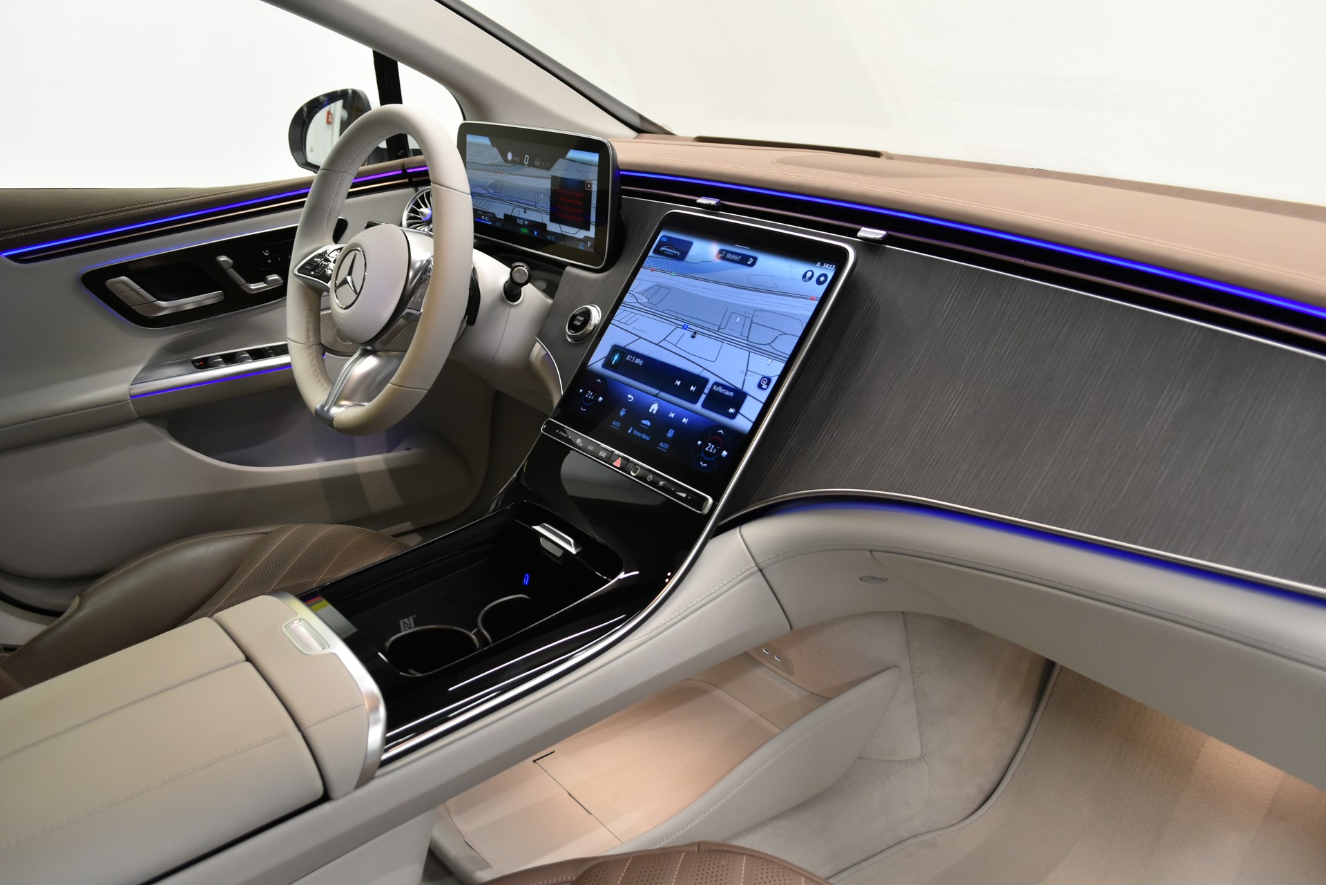 MERCEDES-BENZ EQE 500 AMG Line 4 Matic-image-3