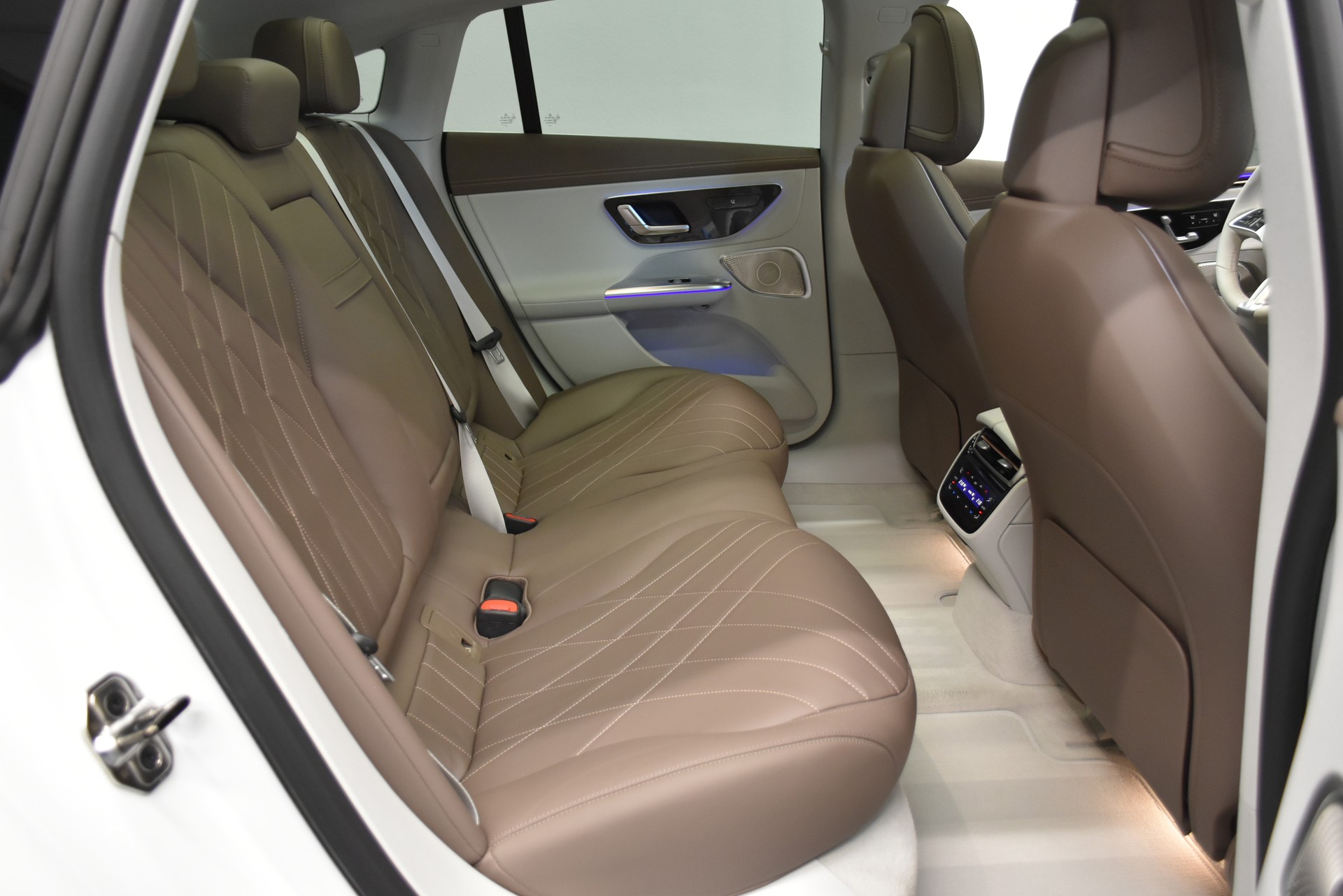 MERCEDES-BENZ EQE 500 AMG Line 4 Matic-image-9