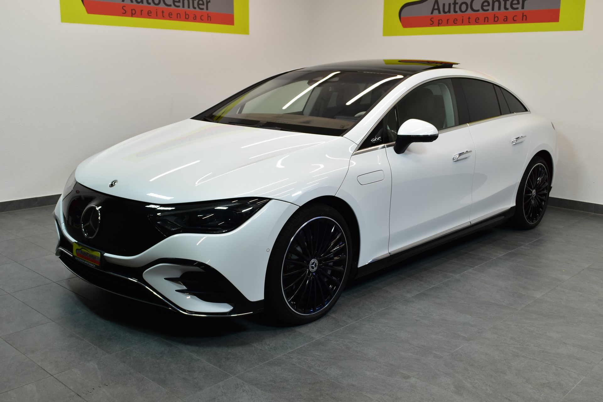 MERCEDES-BENZ EQE 500 AMG Line 4 Matic-image-1