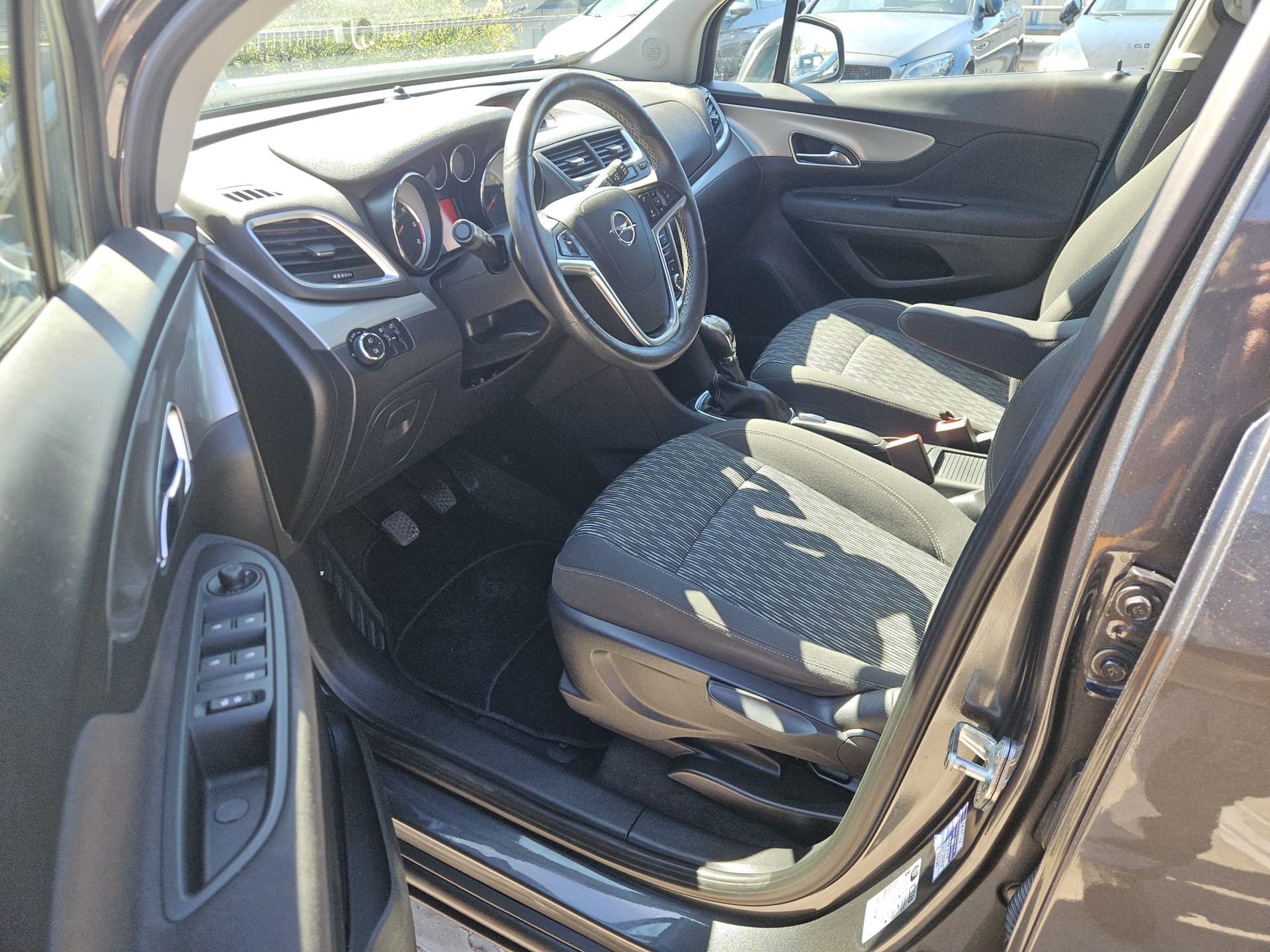 OPEL Mokka 1.6 CDTi Color Edition 4WD-image-9