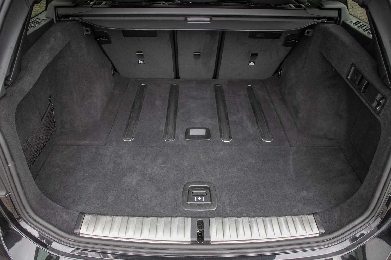 BMW M340i xDrive 48V Touring Steptronic-image-10