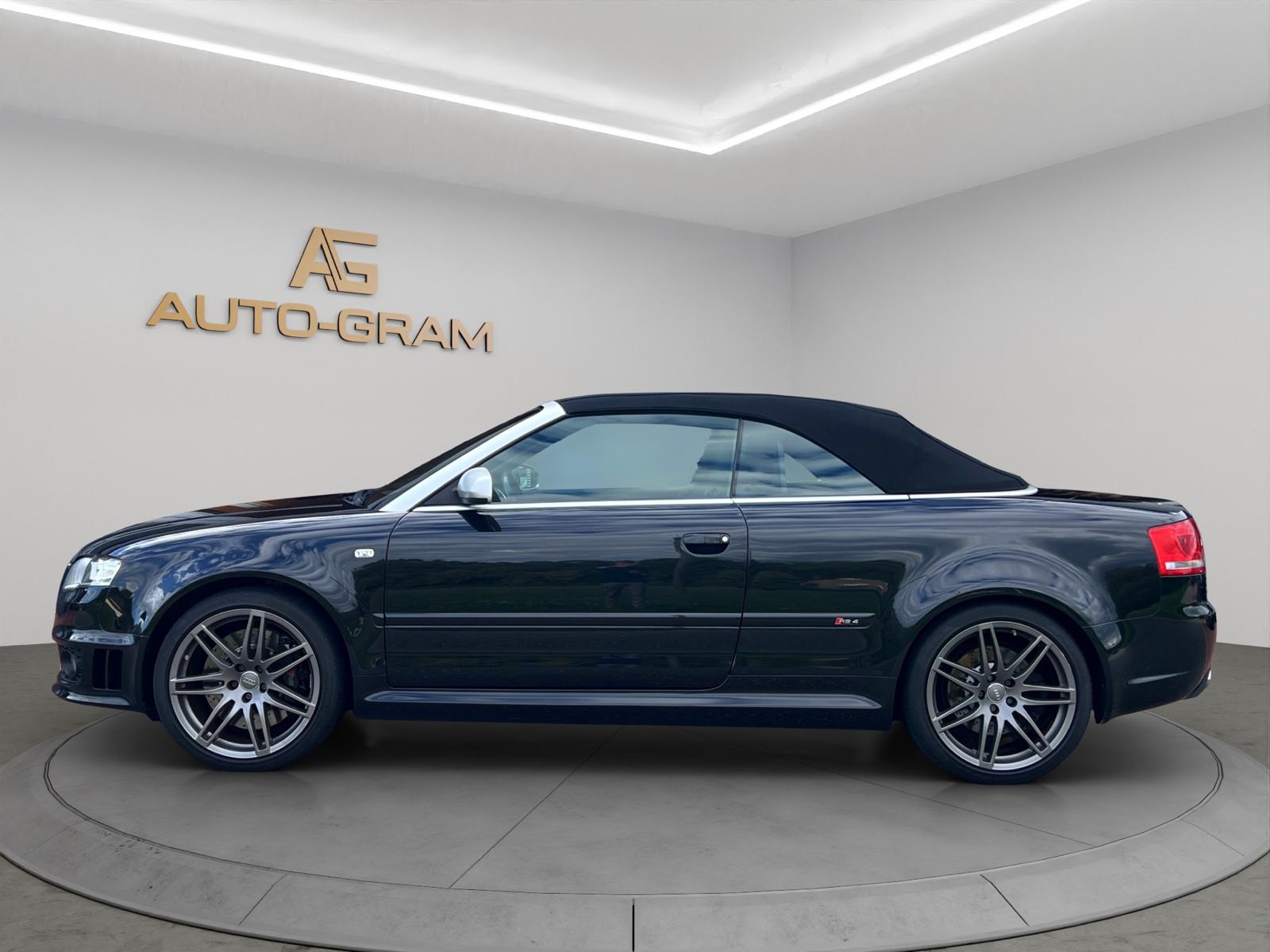 AUDI RS4 Cabriolet 4.2 V8 quattro-image-1