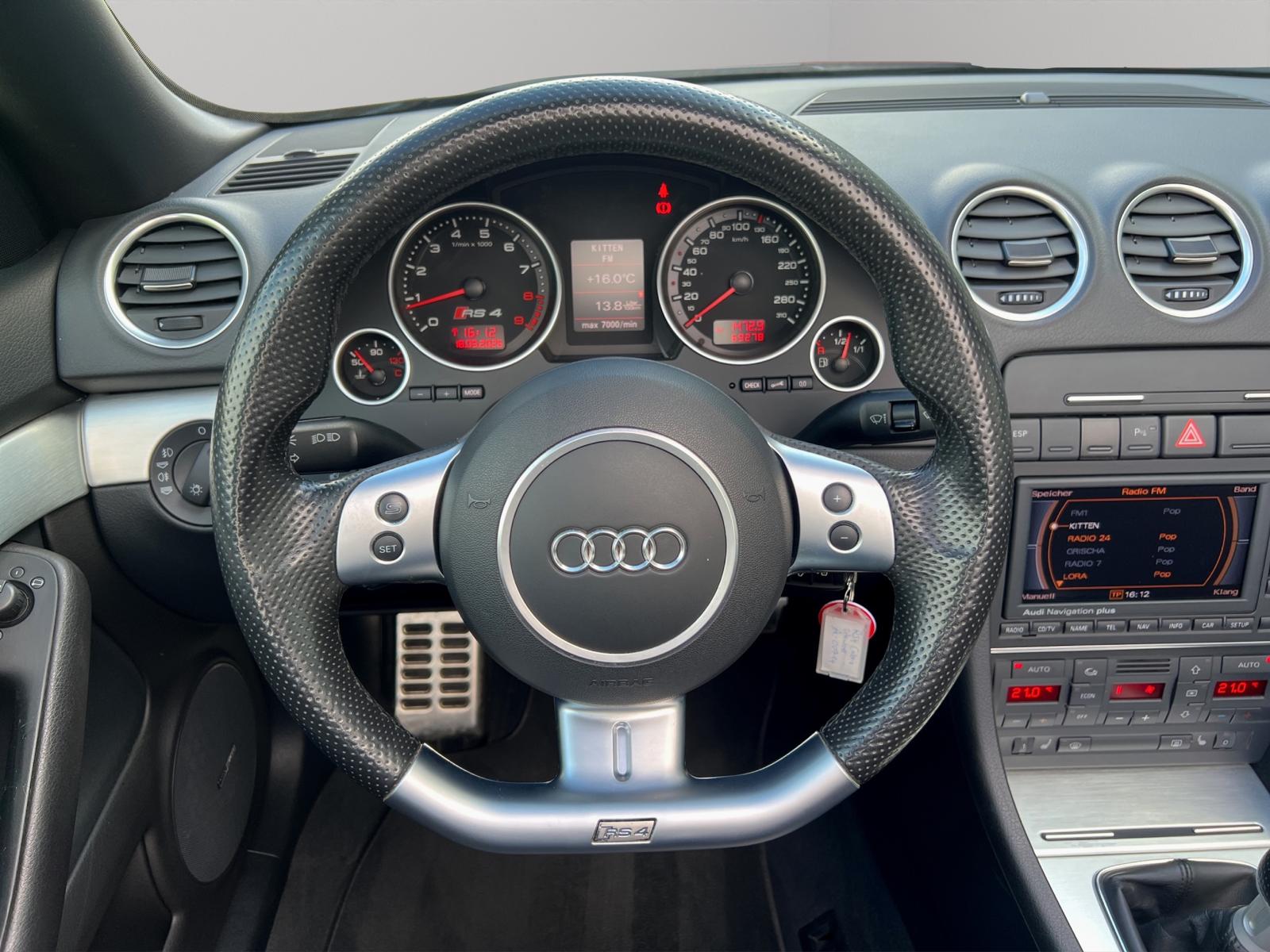 AUDI RS4 Cabriolet 4.2 V8 quattro-image-15