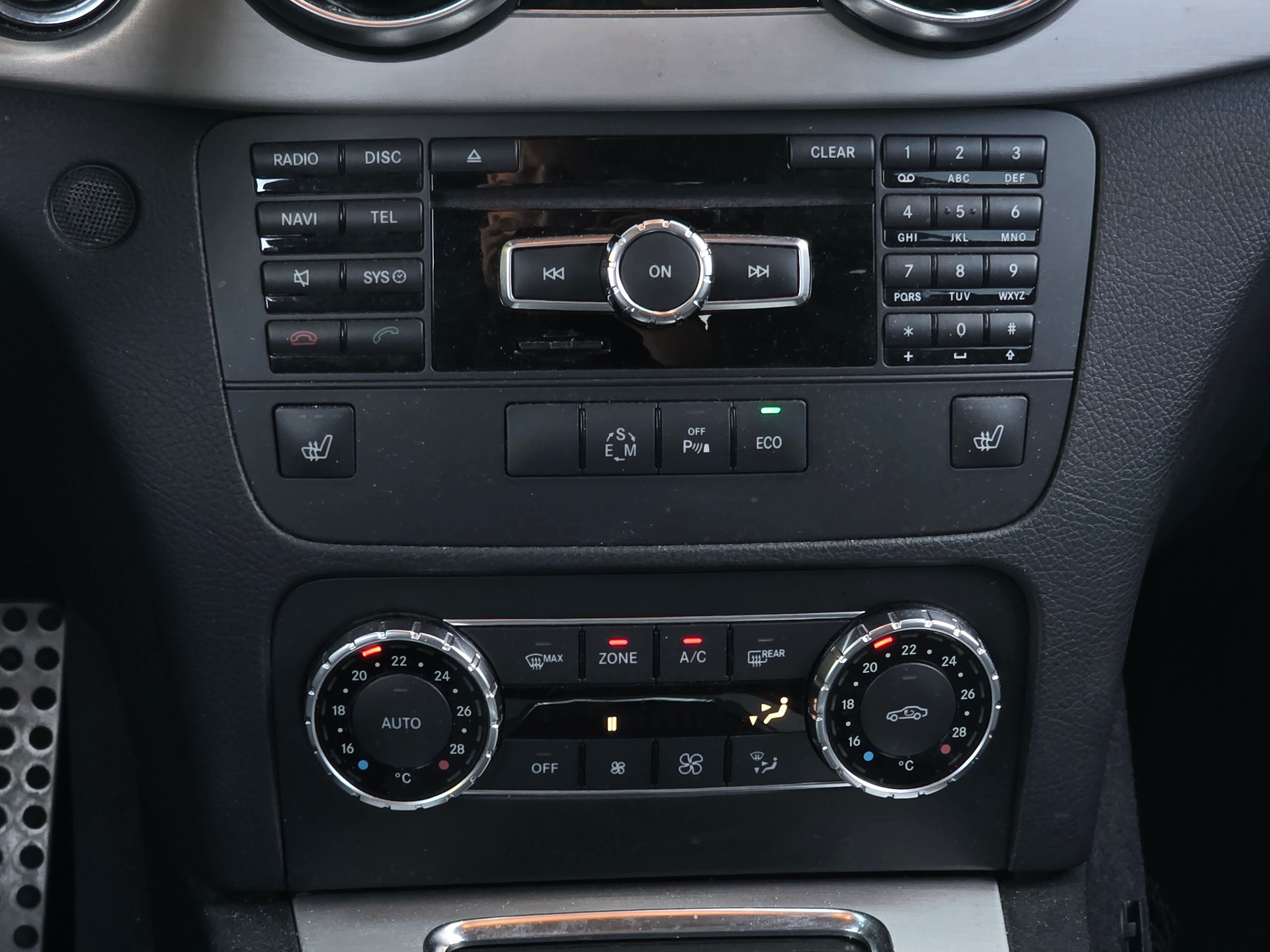 MERCEDES-BENZ GLK 220 BlueTEC 4Matic 7G-Tronic * CH-Fahrzeug *-image-11