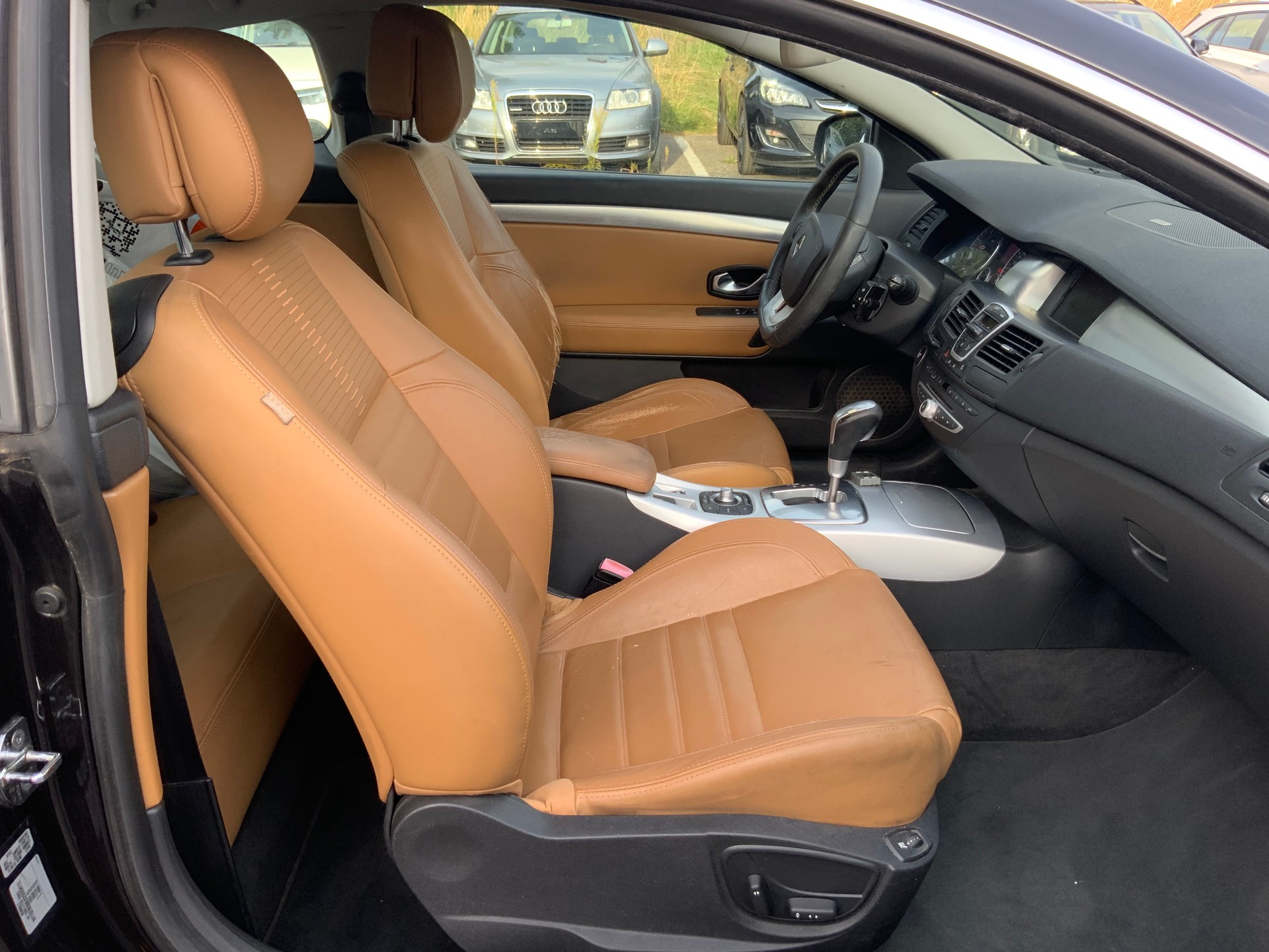 RENAULT Laguna Coupé 3.0 dCi Dynamique Sport Automatic-image-11