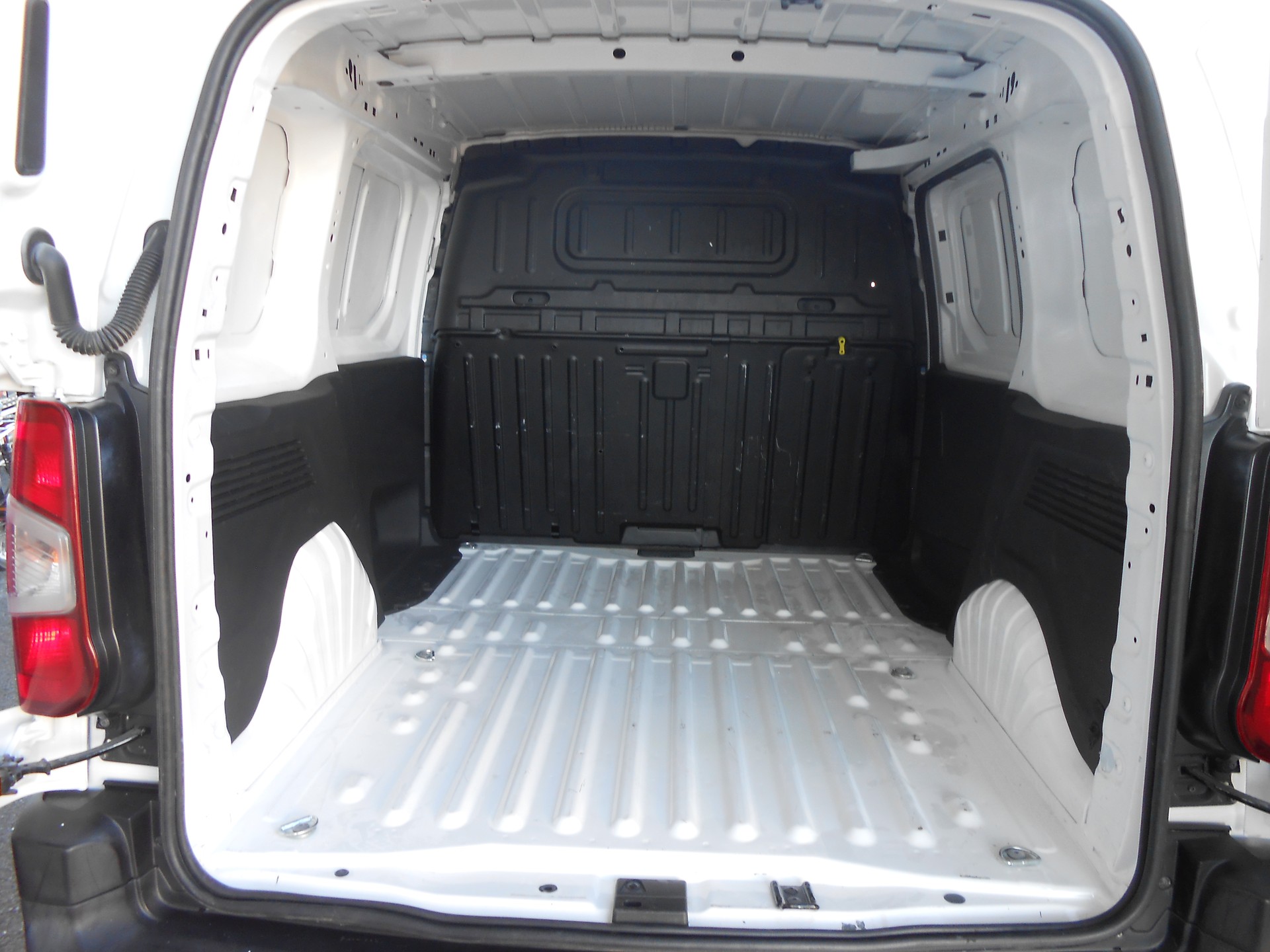CITROEN Berlingo Van 1.6 Blue HDi 100 s/s Club 650kg-image-8