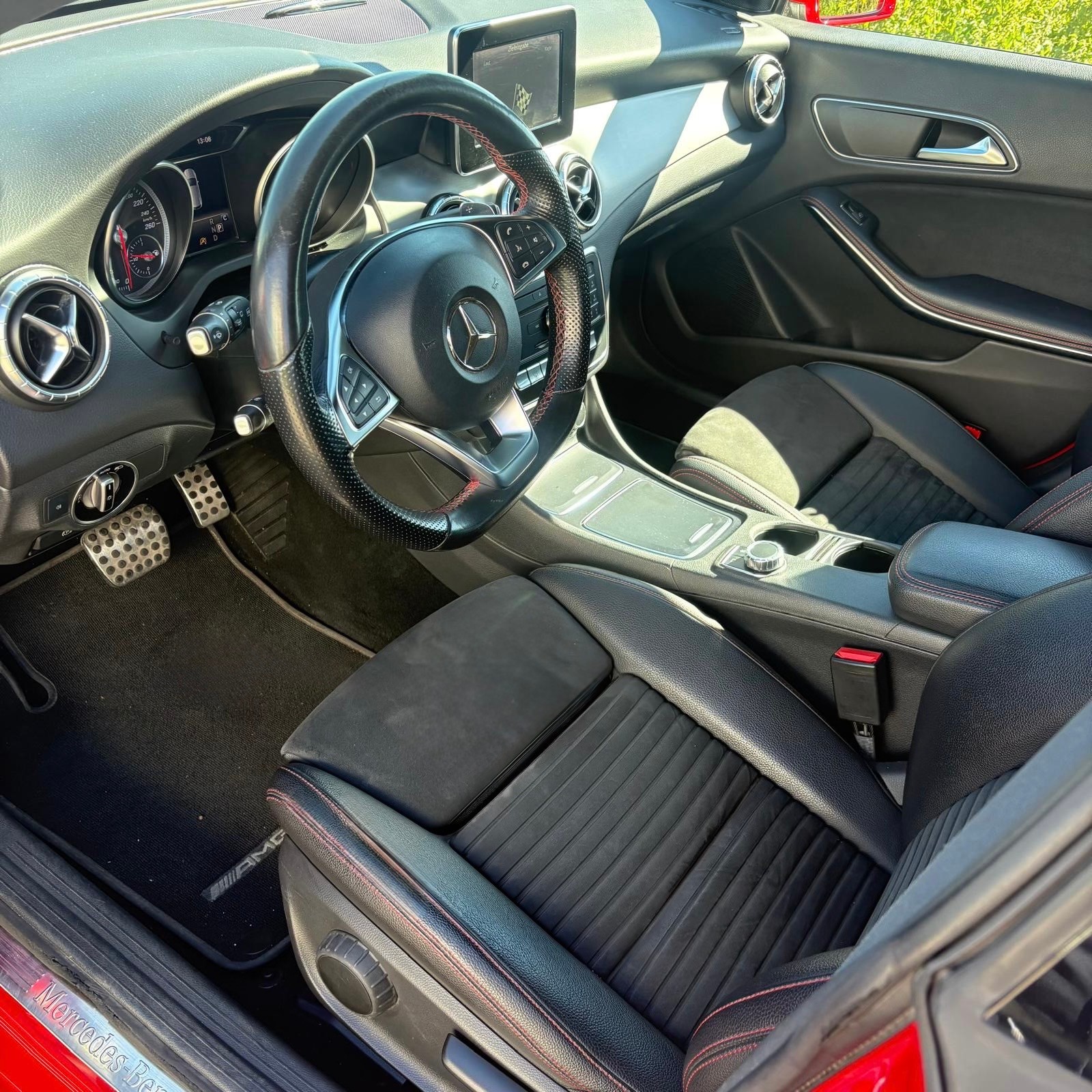 MERCEDES-BENZ CLA 200 d AMG Line 4 matic-image-4