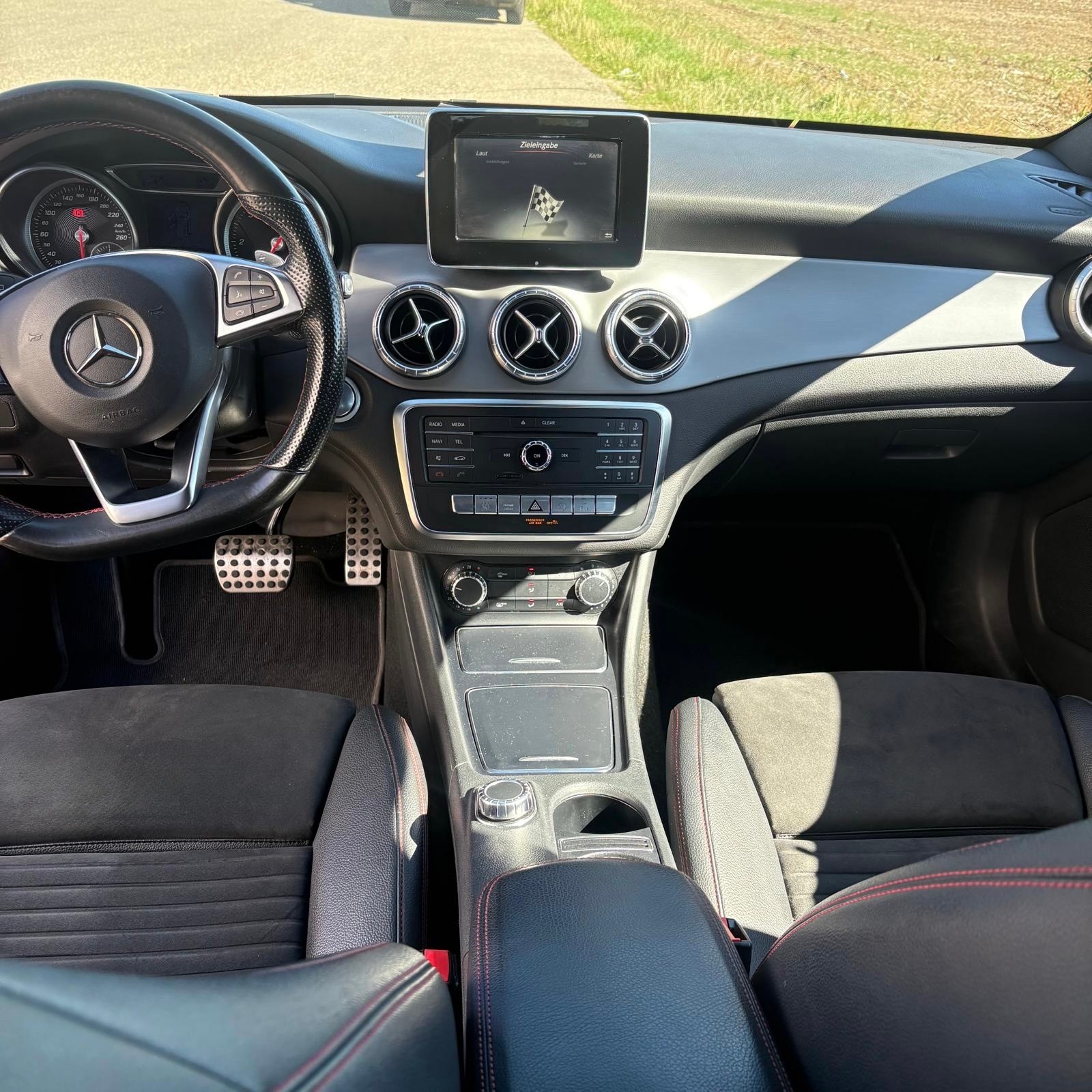 MERCEDES-BENZ CLA 200 d AMG Line 4 matic-image-3