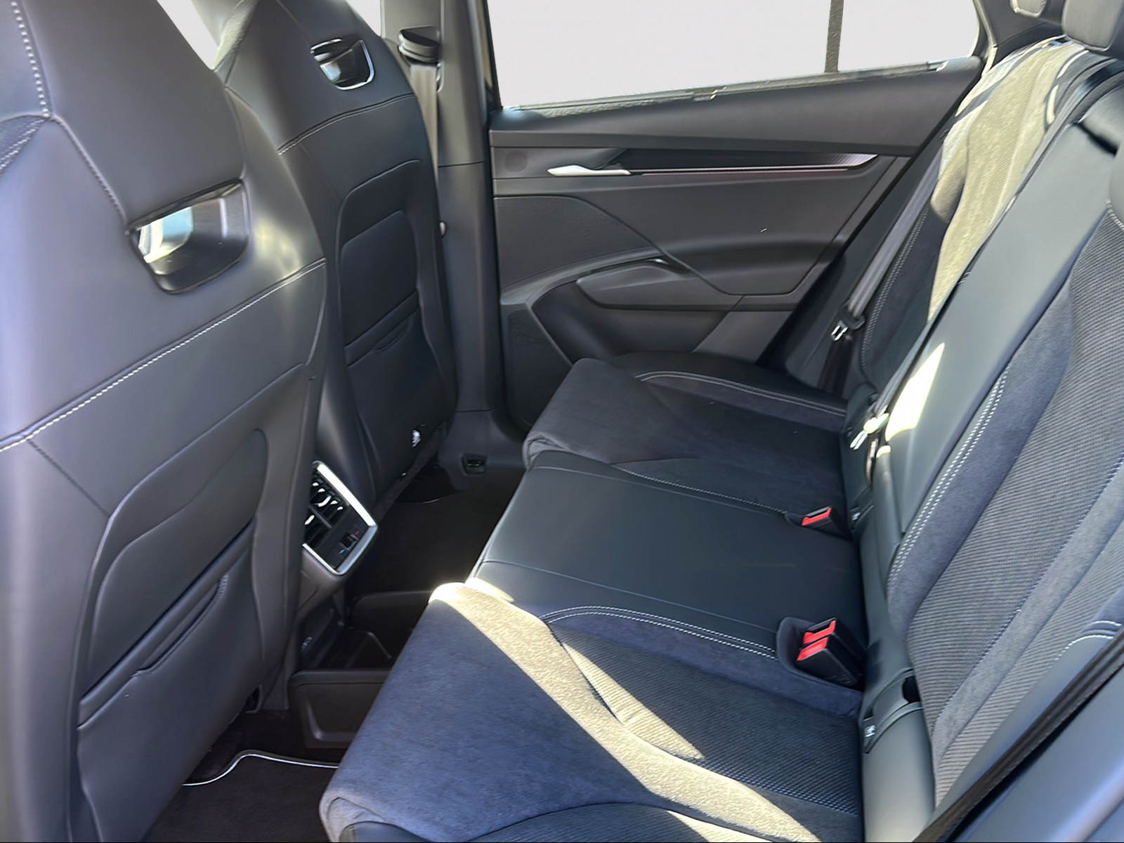 SKODA Elroq 85x Sportline 4x4-image-4