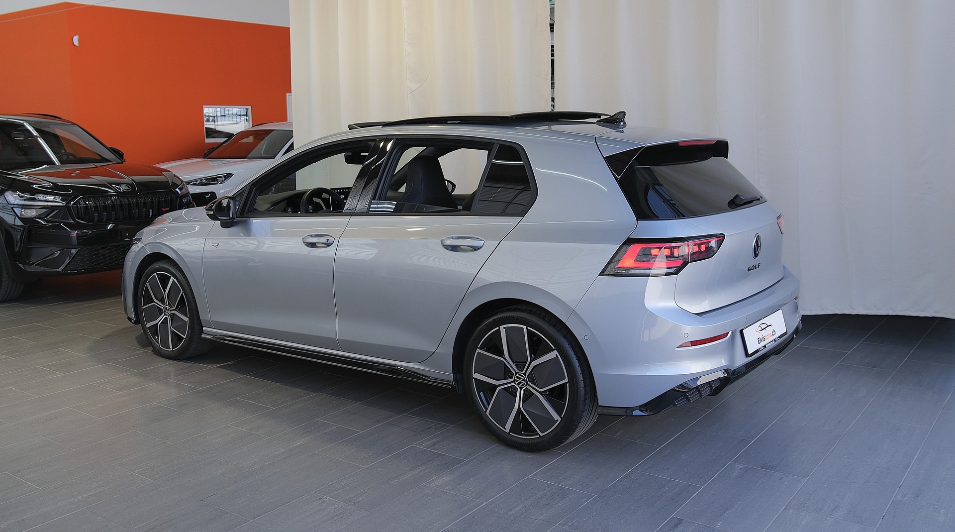 VW Golf 1.5 e TSI mHEV R-Line DSG " Black Style "-image-11