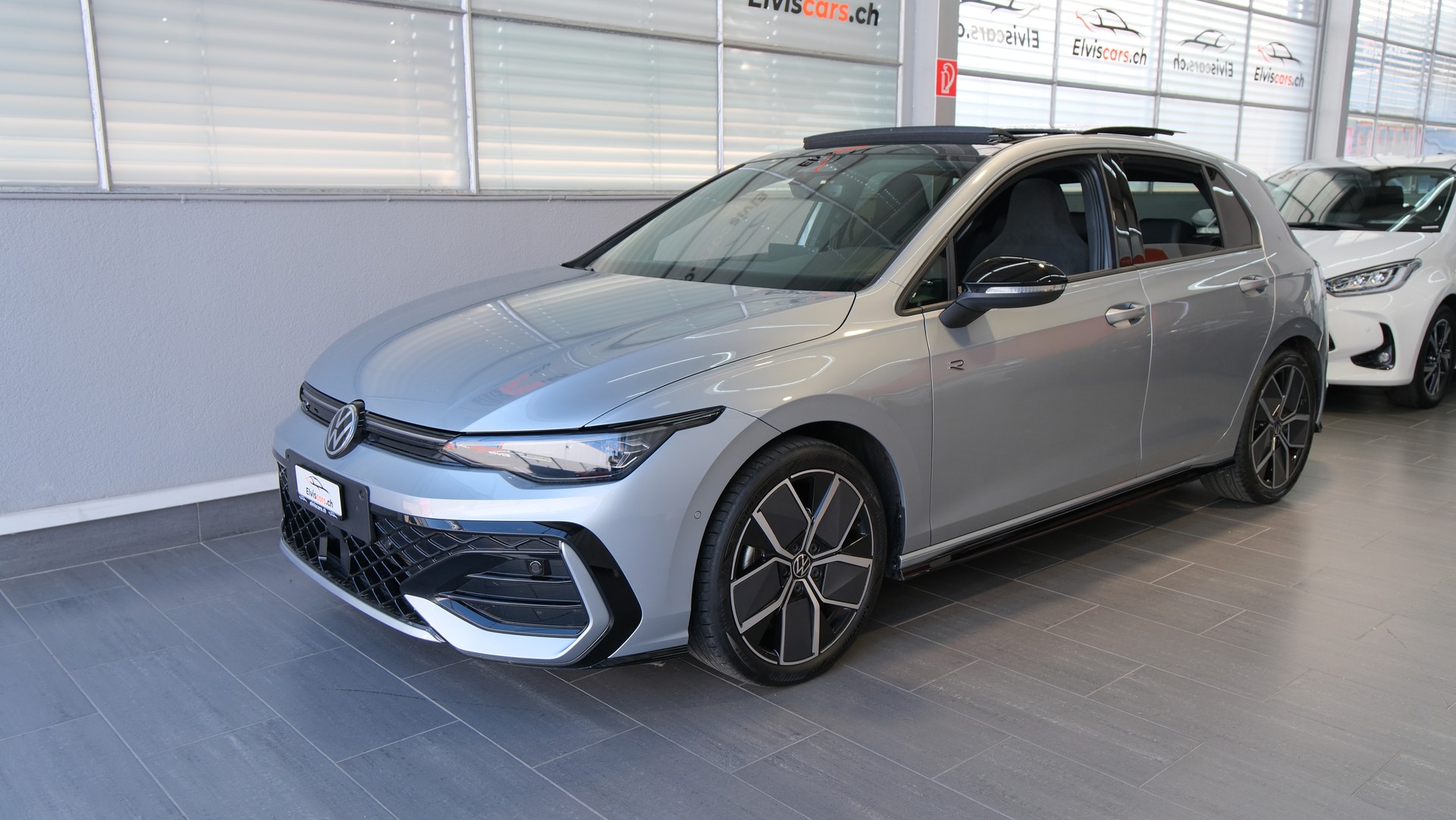 VW Golf 1.5 e TSI mHEV R-Line DSG " Black Style "-image-9