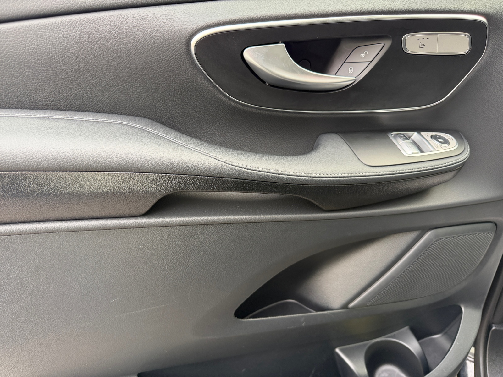 MERCEDES-BENZ V 300 d extralang Avantgarde 4Matic 9G-Tronic-image-10