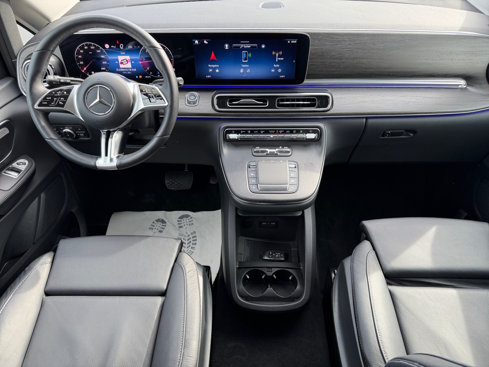MERCEDES-BENZ V 300 d extralang Avantgarde 4Matic 9G-Tronic-image-11