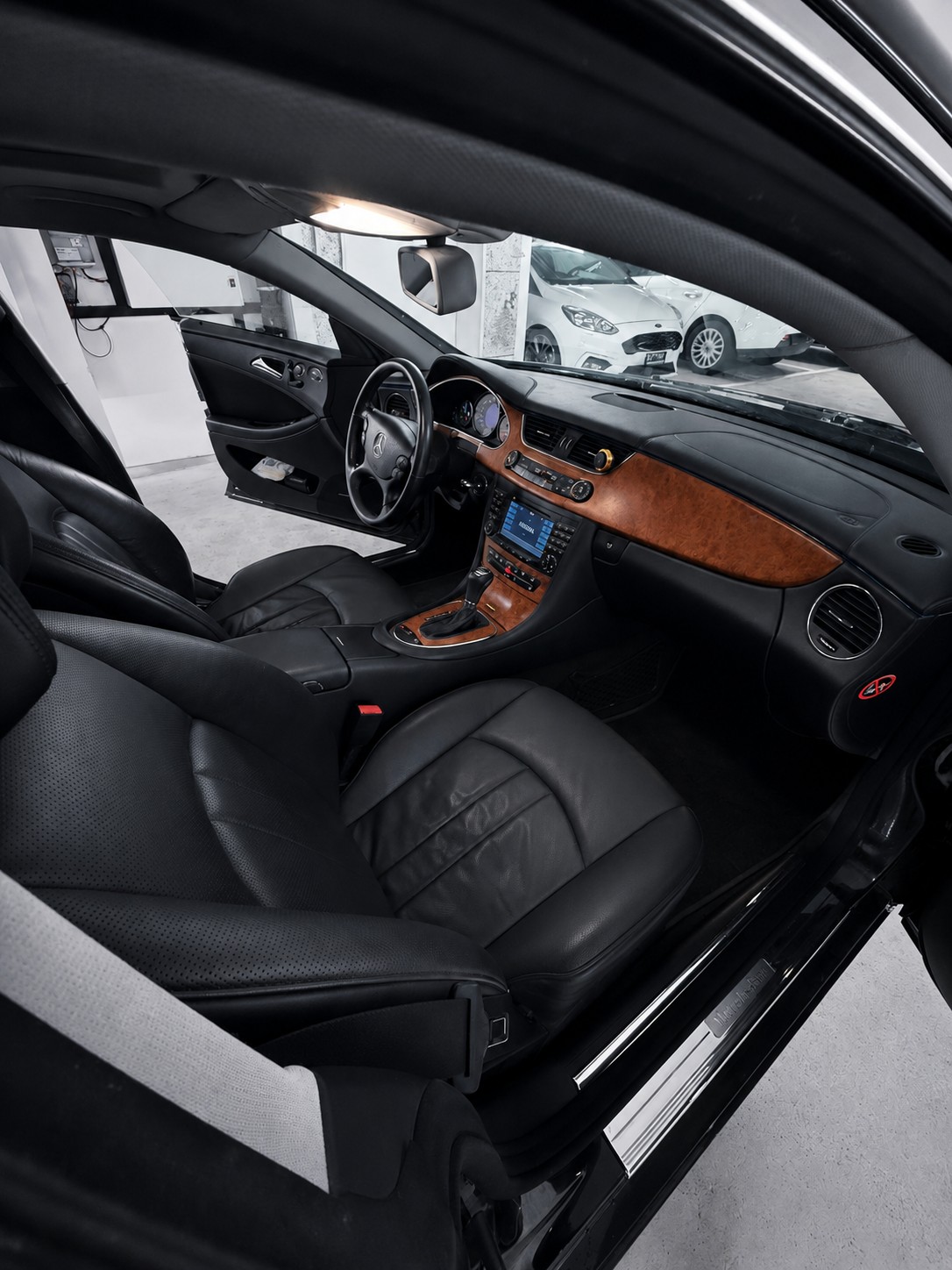 MERCEDES-BENZ CLS 350 CGI 7G-Tronic-image-8