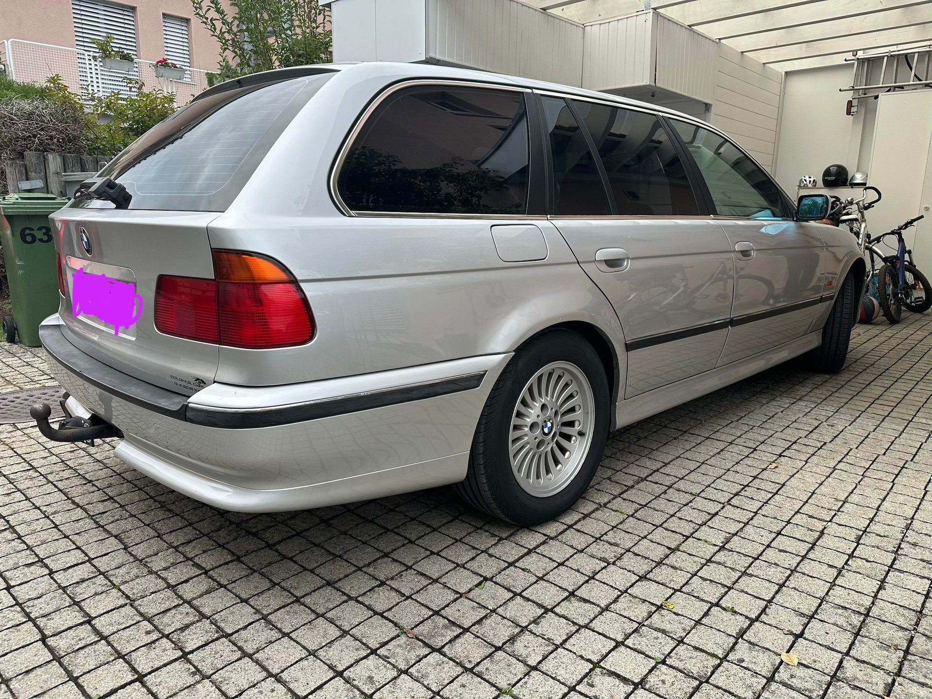 BMW 540i Touring-image-3