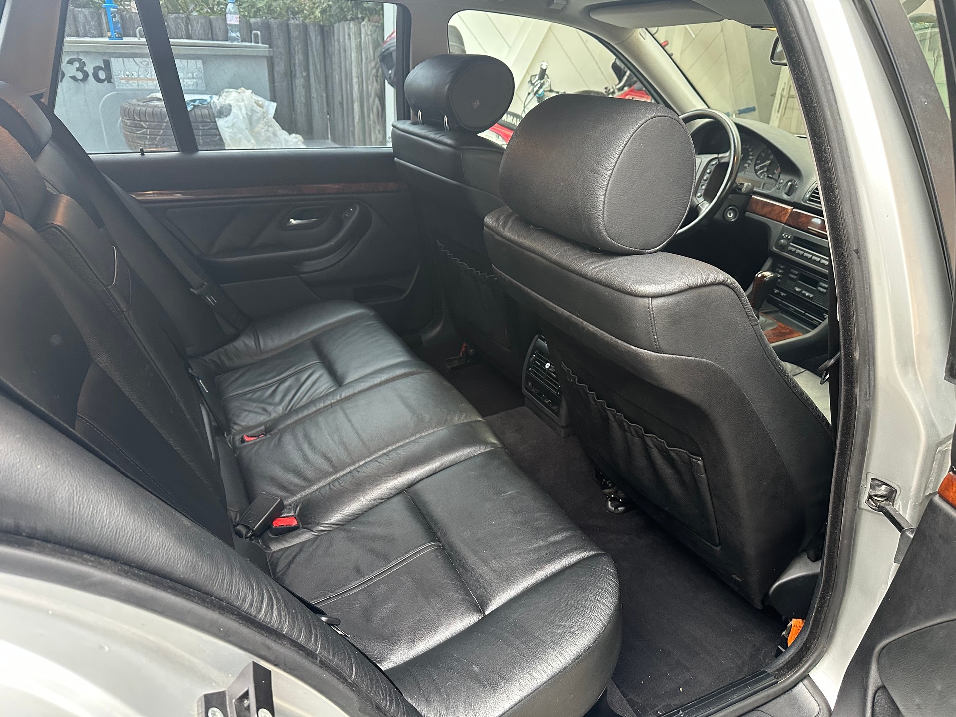 BMW 540i Touring-image-9