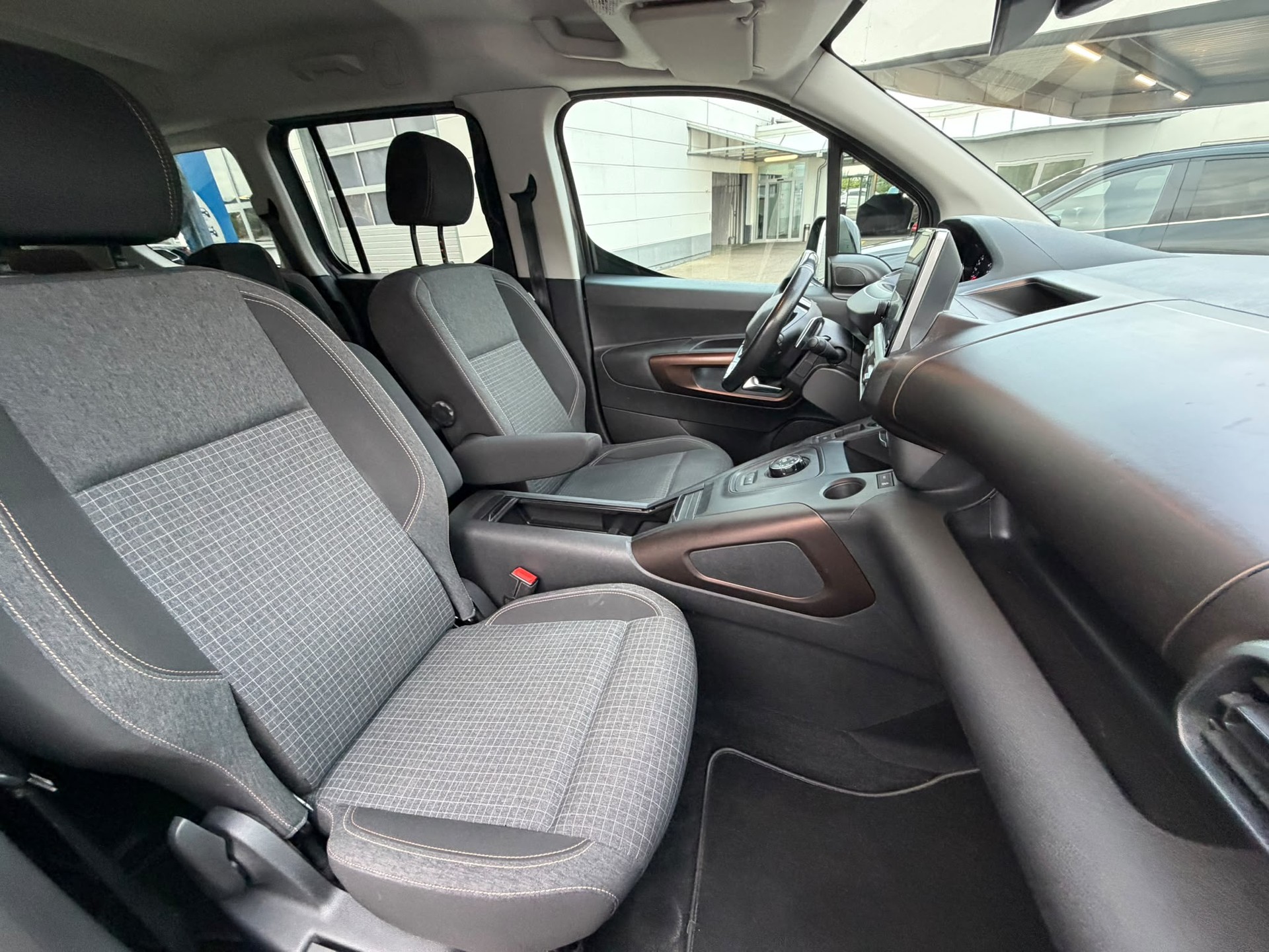PEUGEOT Rifter Long 1.5 BlueHDi GT Line EAT8-image-13