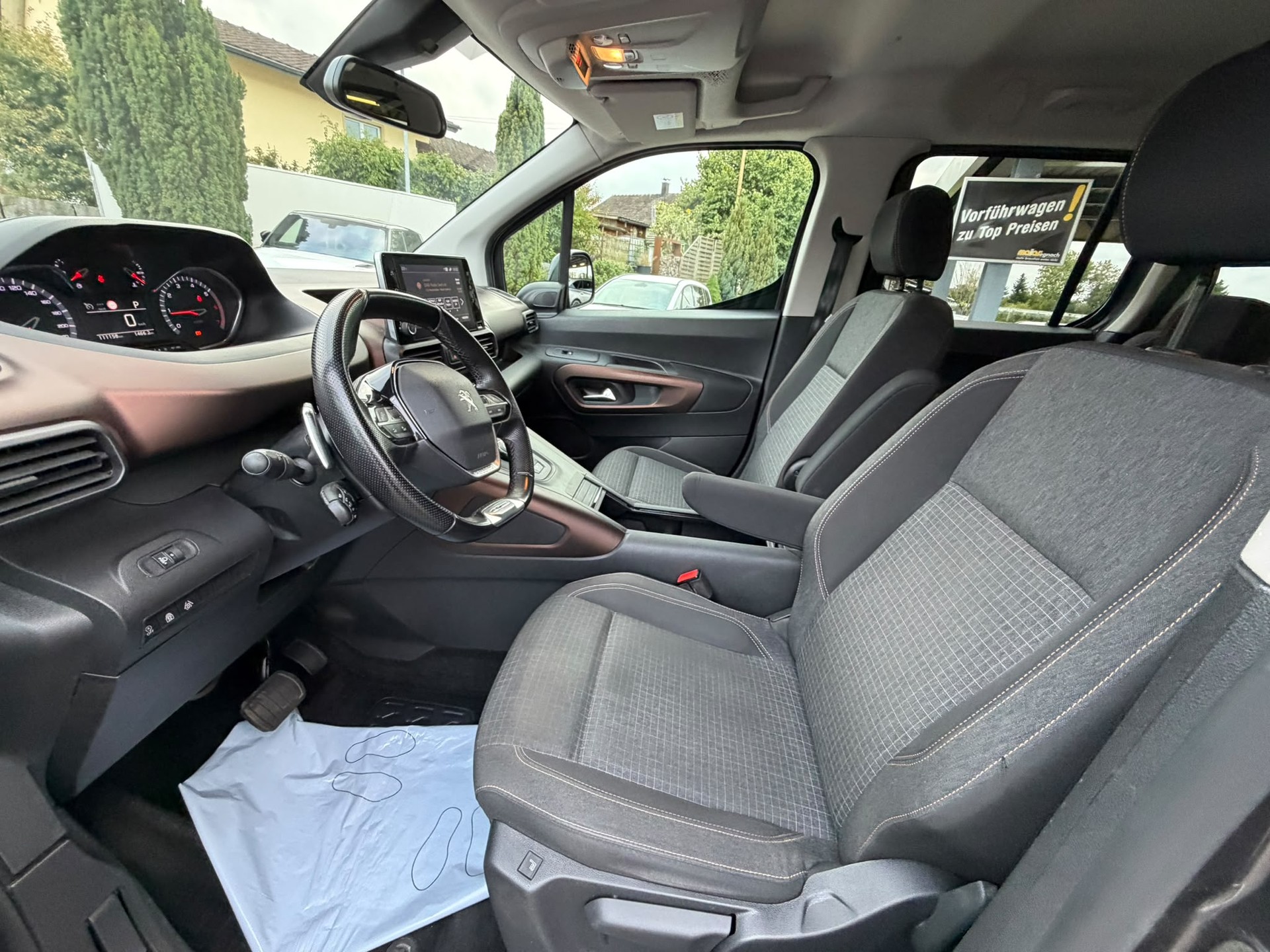 PEUGEOT Rifter Long 1.5 BlueHDi GT Line EAT8-image-12