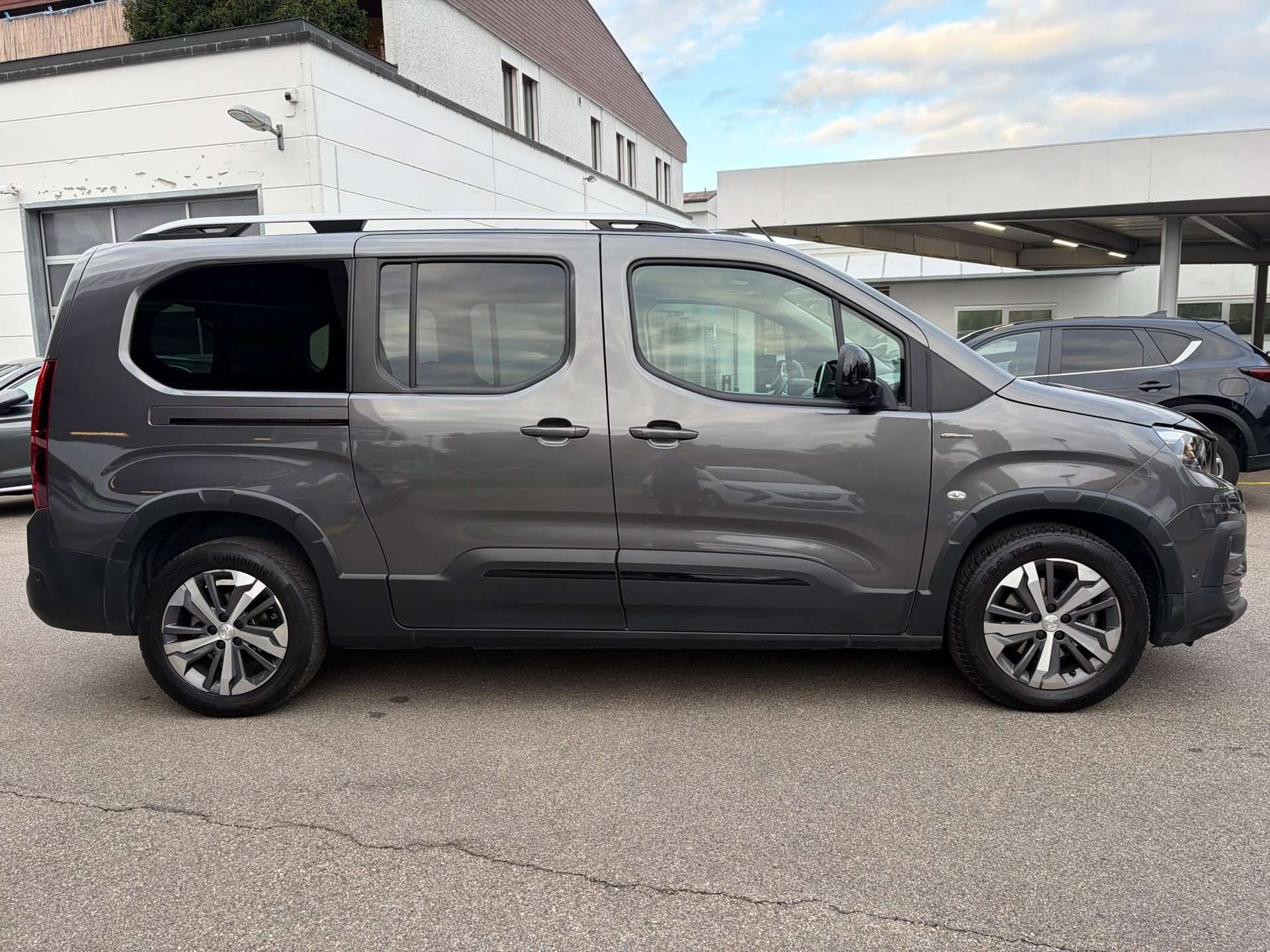 PEUGEOT Rifter Long 1.5 BlueHDi GT Line EAT8-image-4