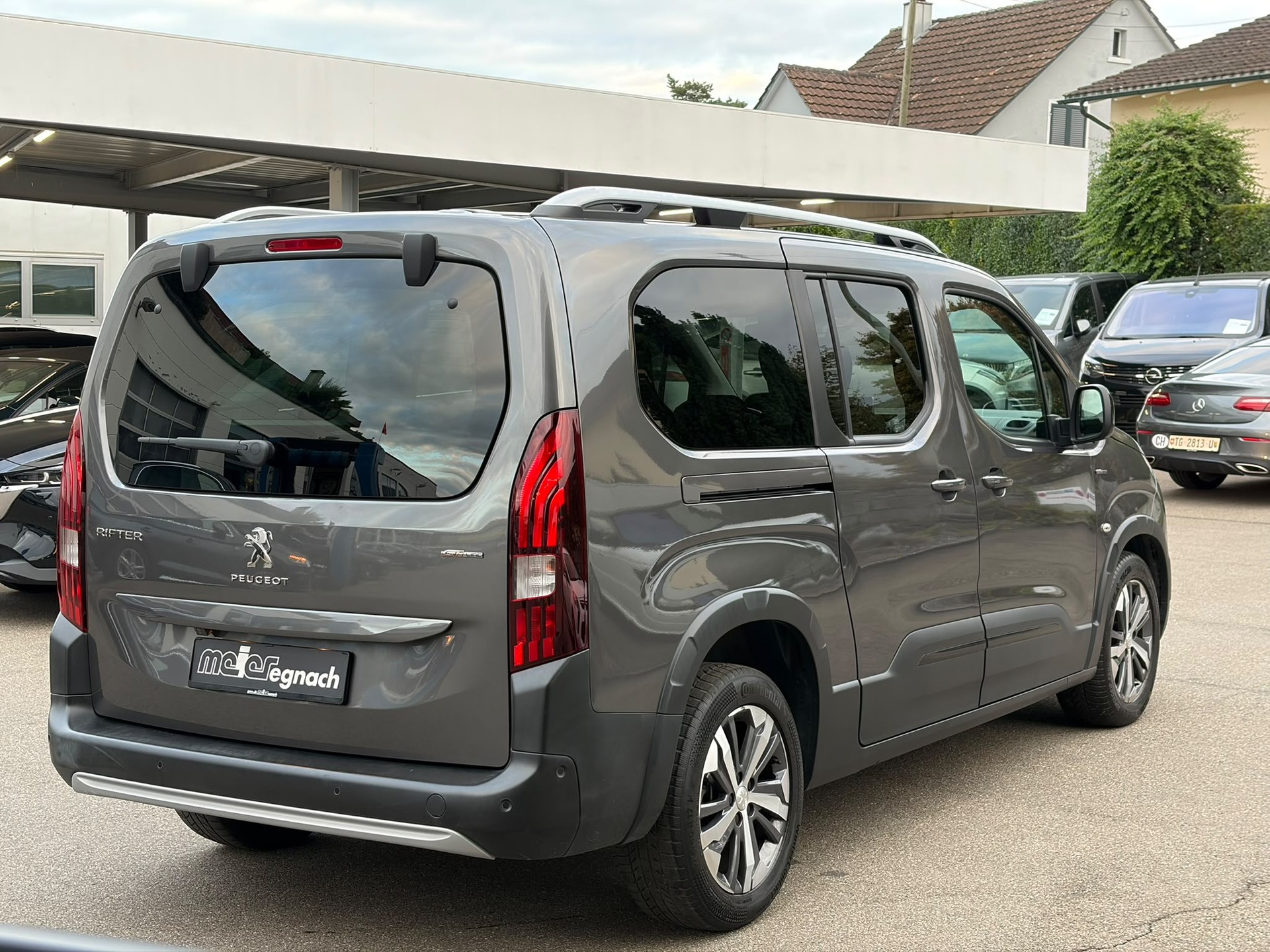 PEUGEOT Rifter Long 1.5 BlueHDi GT Line EAT8-image-8