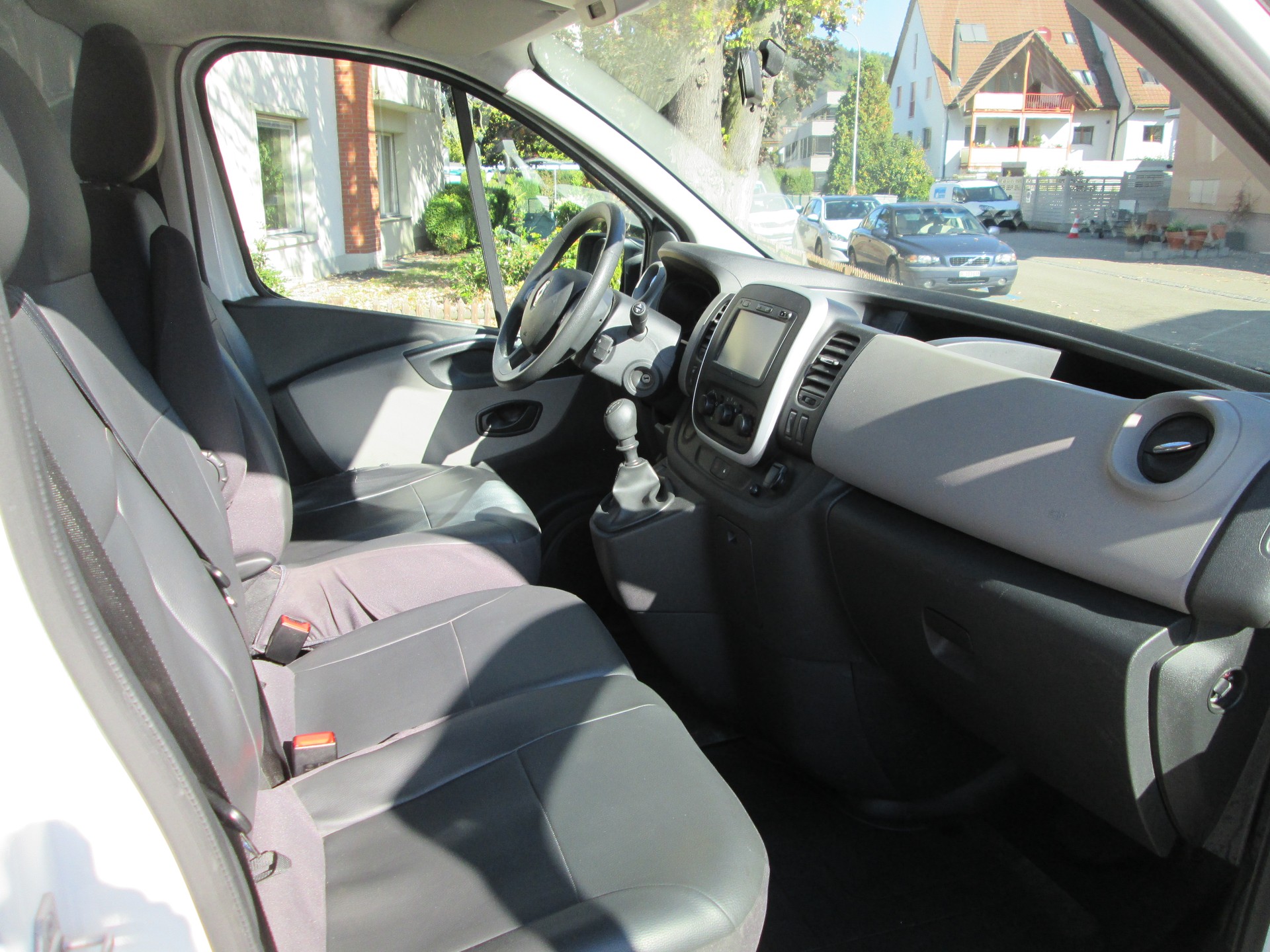 RENAULT Trafic 1.6 dCi 95 2.9t Business L1H1-image-10