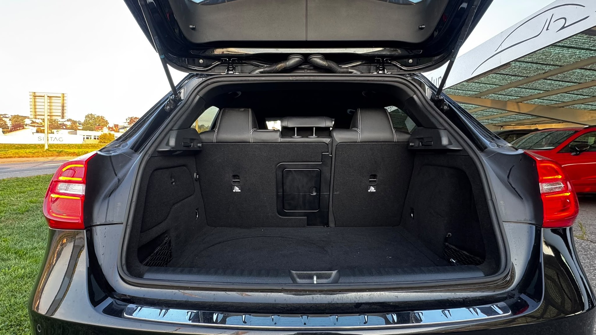 MERCEDES-BENZ GLA 200 7G-DCT-image-12