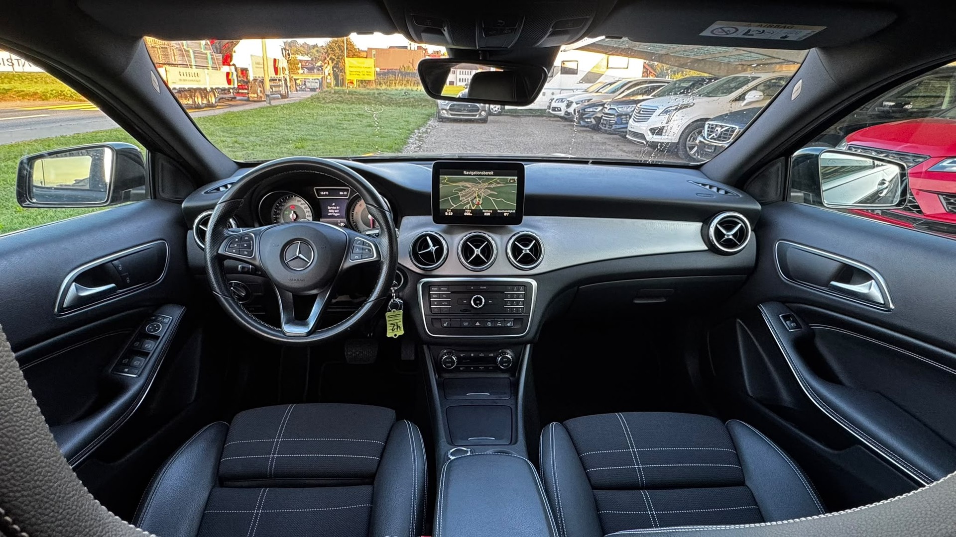 MERCEDES-BENZ GLA 200 7G-DCT-image-8