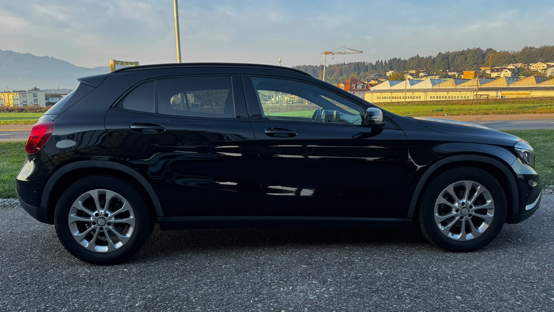 MERCEDES-BENZ GLA 200 7G-DCT-image-3