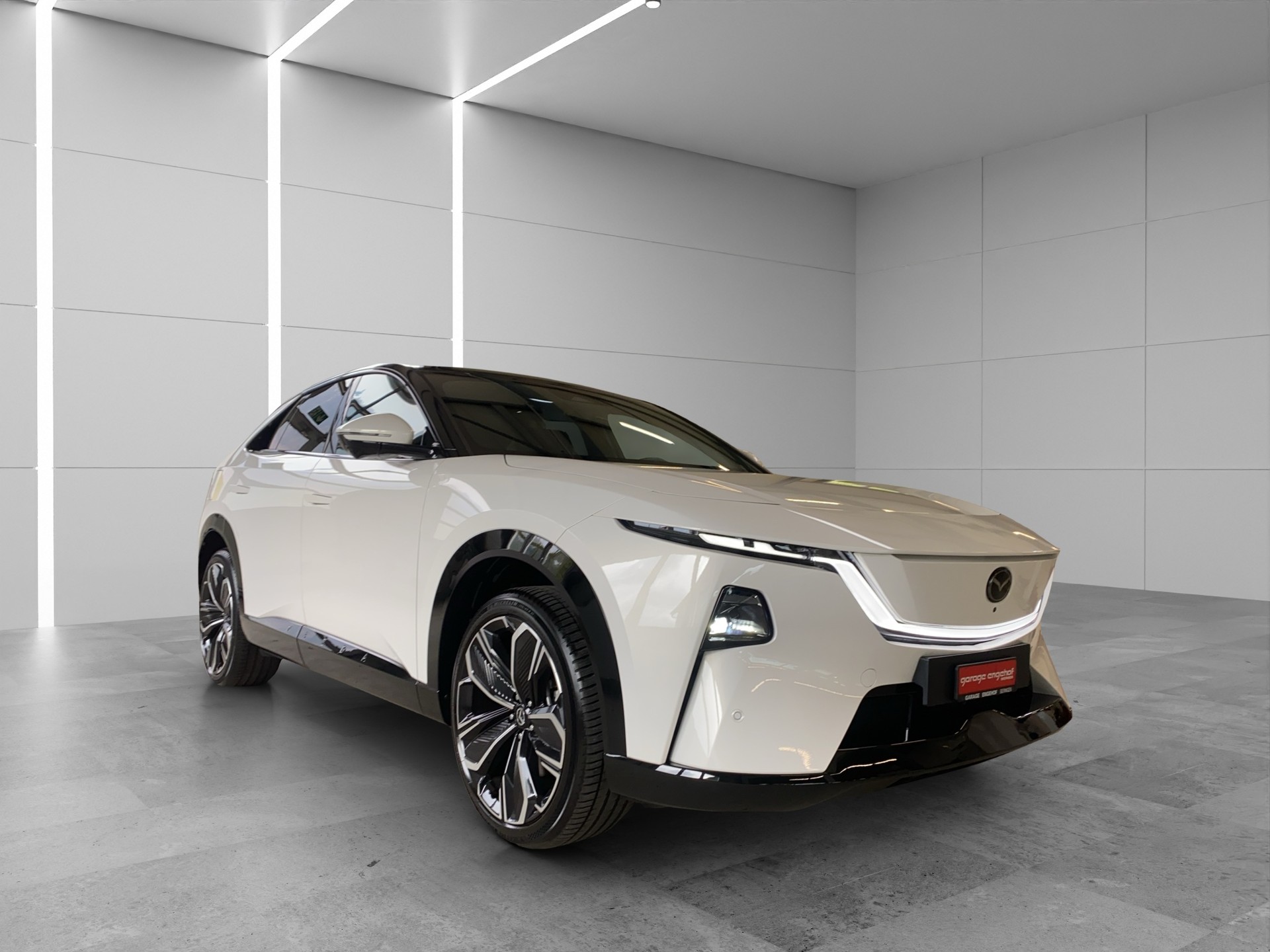 MAZDA CX-6e 68,8 kWh Takumi mit 21 Zoll - Räder-image-1