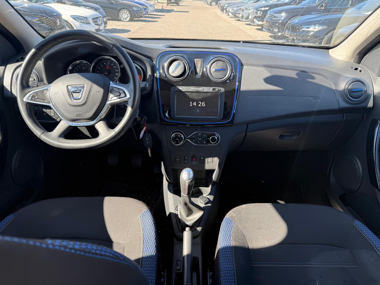 DACIA Sandero 0.9 TCe Celebration S/S-image-9
