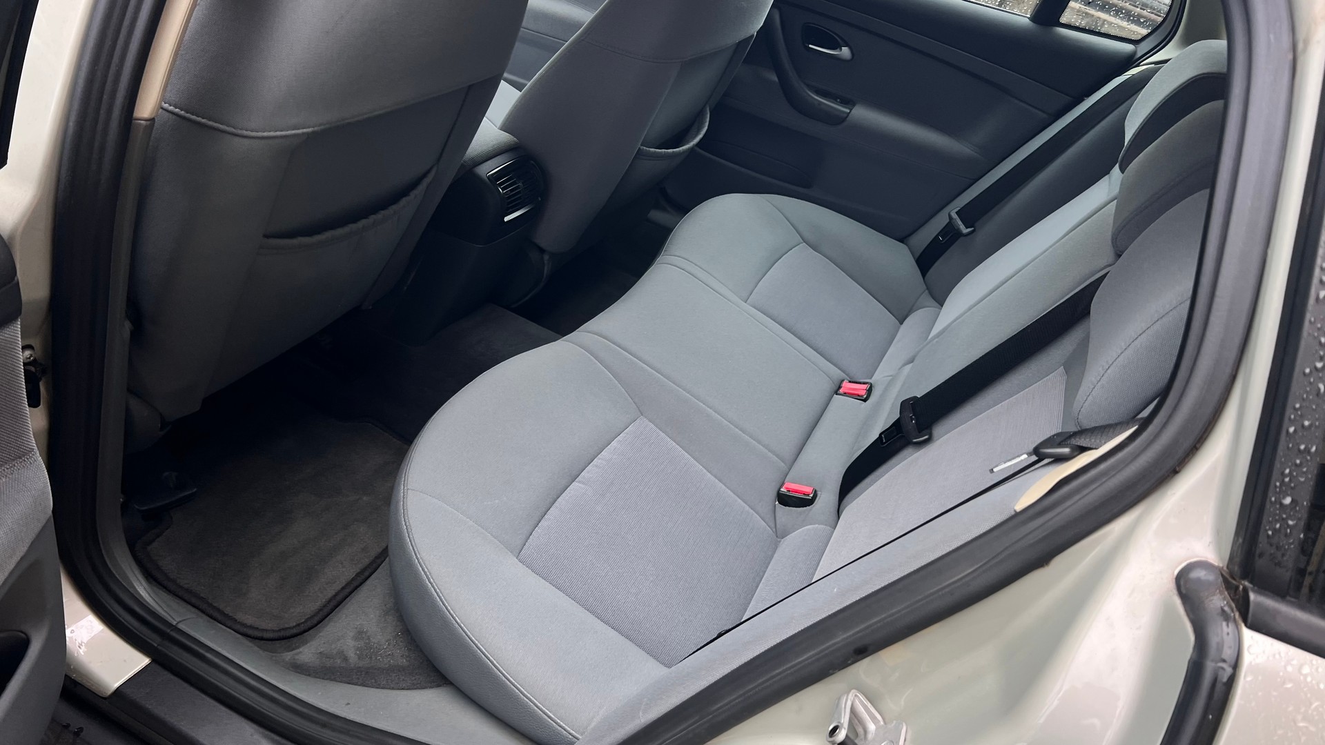 SAAB 9-3 1.9 TiD Vector-image-6