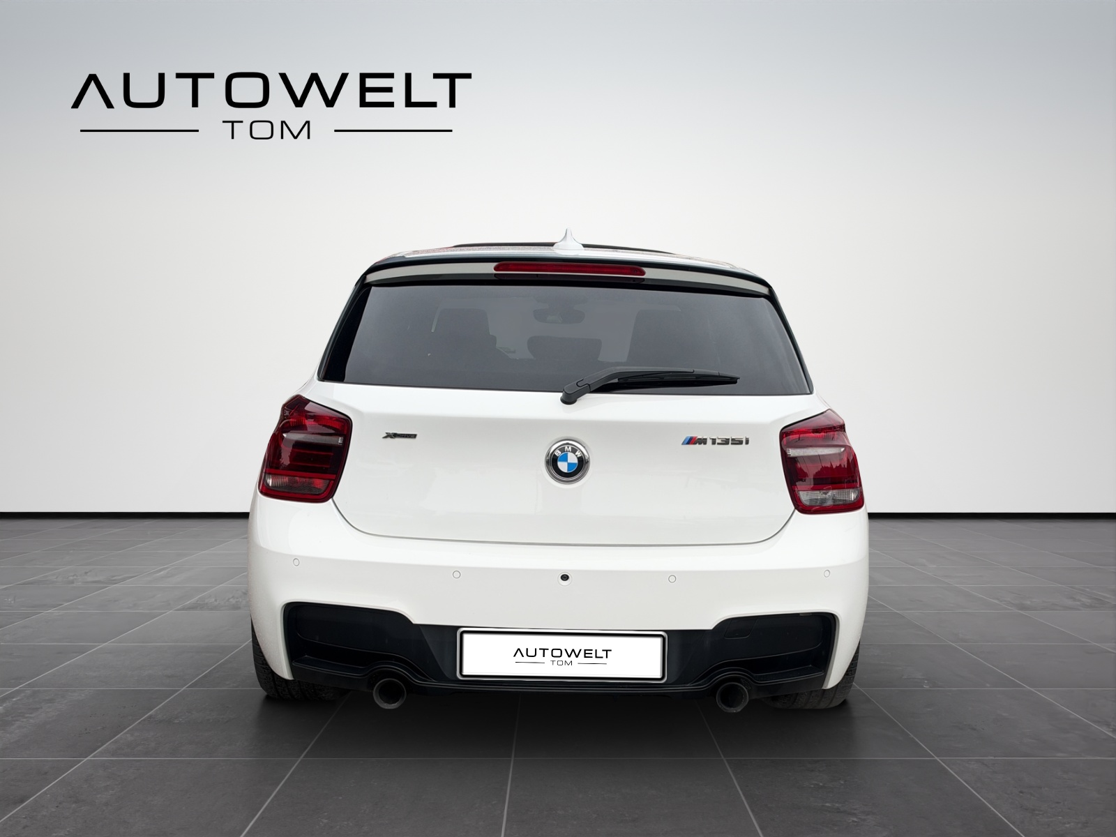 BMW M135i xDrive Steptronic *frisch ab MFK/Garantie/CH Fahrzeug/Glasschiebedach*-image-3