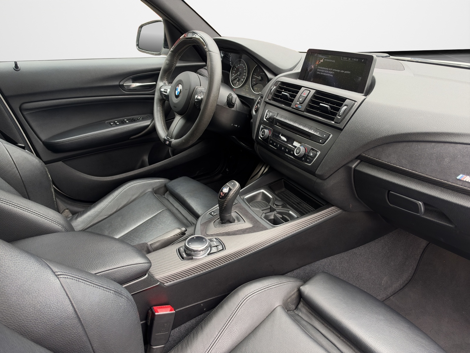 BMW M135i xDrive Steptronic *frisch ab MFK/Garantie/CH Fahrzeug/Glasschiebedach*-image-13