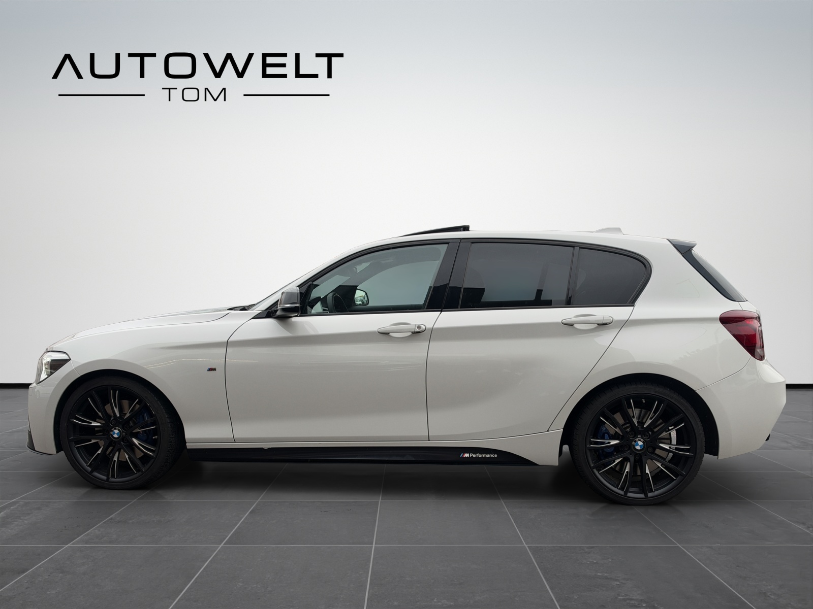 BMW M135i xDrive Steptronic *frisch ab MFK/Garantie/CH Fahrzeug/Glasschiebedach*-image-1