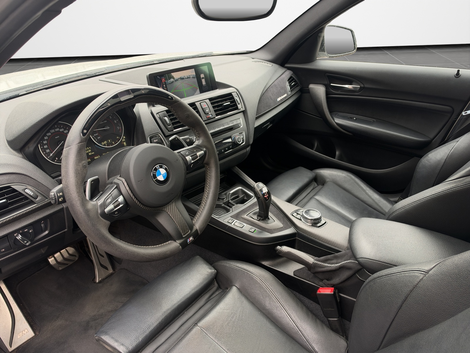 BMW M135i xDrive Steptronic *frisch ab MFK/Garantie/CH Fahrzeug/Glasschiebedach*-image-9
