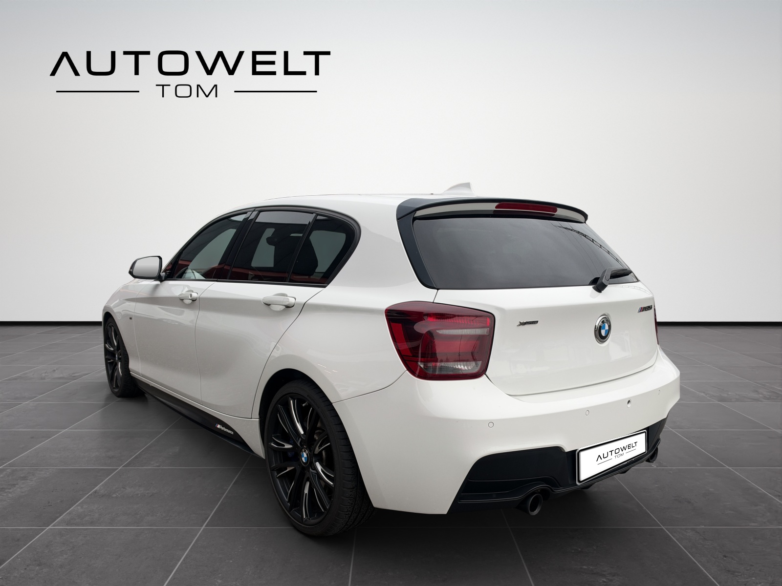BMW M135i xDrive Steptronic *frisch ab MFK/Garantie/CH Fahrzeug/Glasschiebedach*-image-2