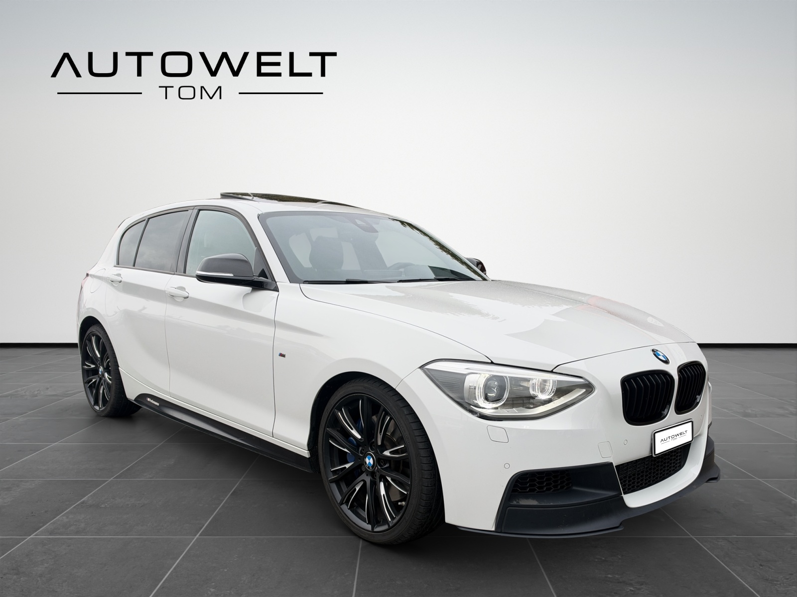 BMW M135i xDrive Steptronic *frisch ab MFK/Garantie/CH Fahrzeug/Glasschiebedach*-image-6