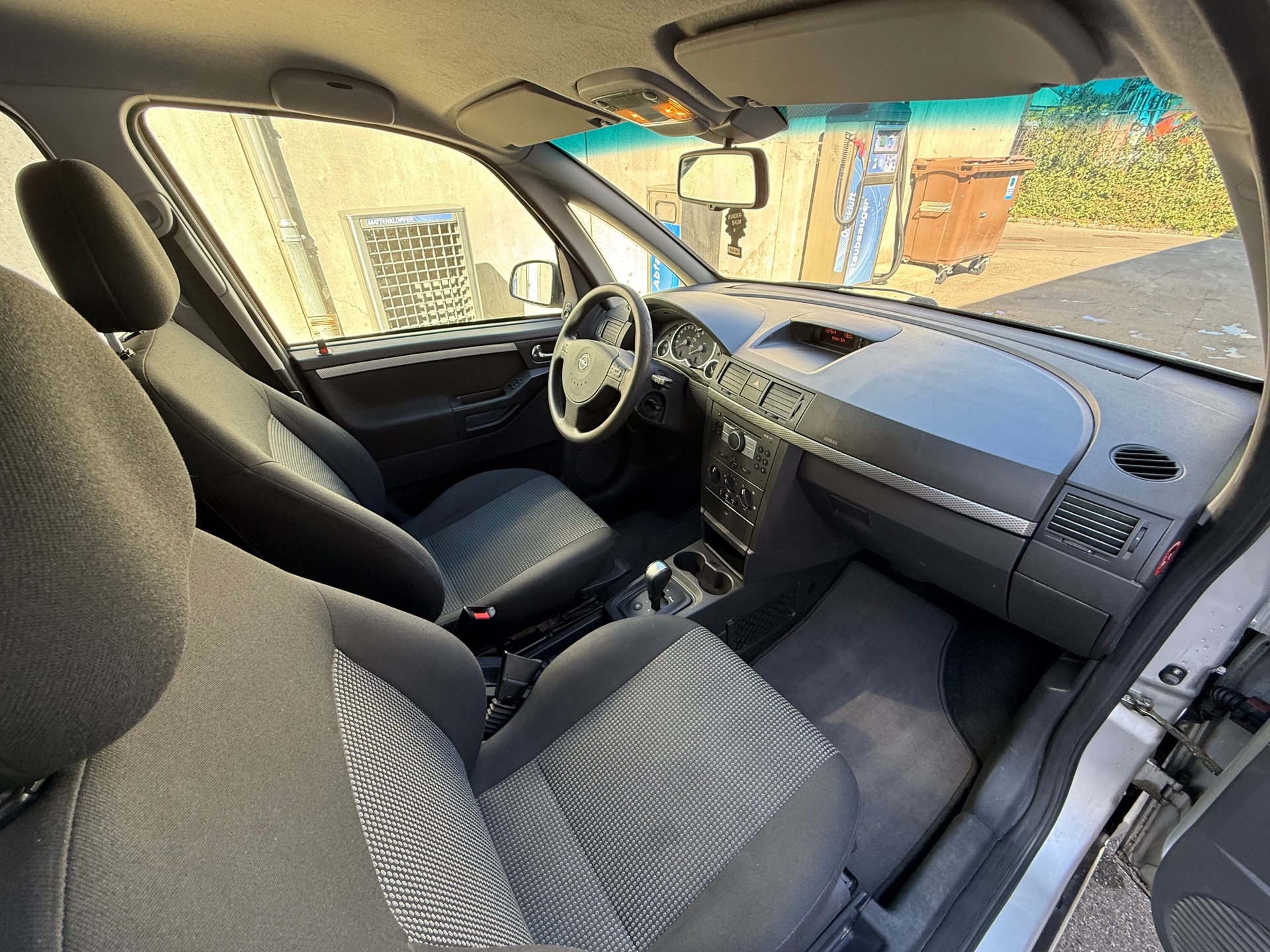 OPEL Meriva 1.6i-16 TP Enjoy *Frisch ab MFK *Automat *Klimaanlage *4 neue Winterreifen *hintere Bremsscheiben + Bremsbeläge neu-image-13