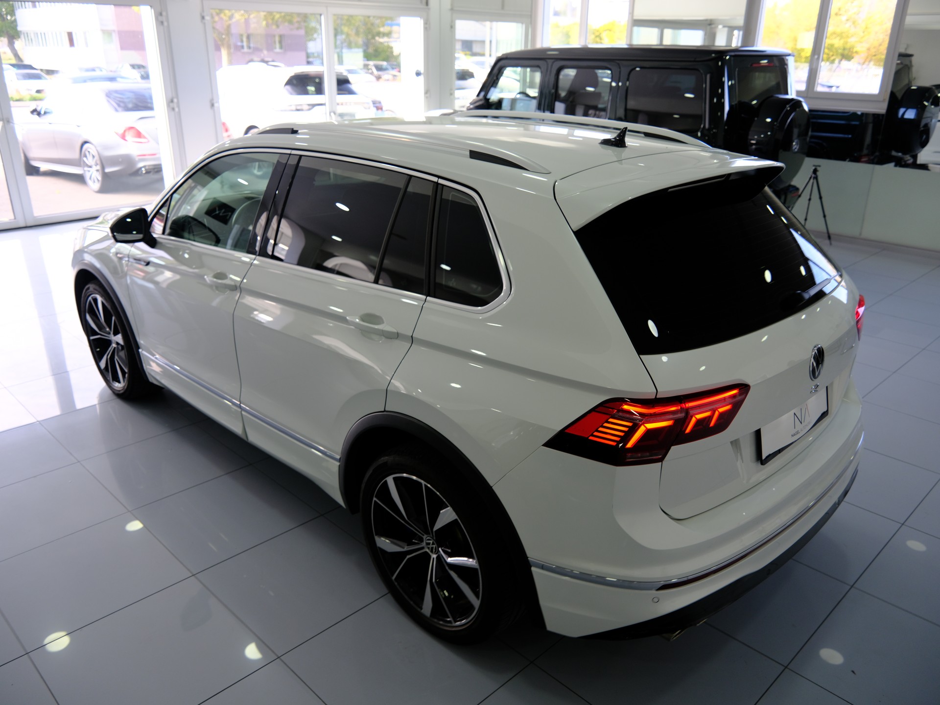 VW Tiguan 2.0TSI R 4Motion DSG *Rückfahrkamera* *Memory Sitze*-image-12