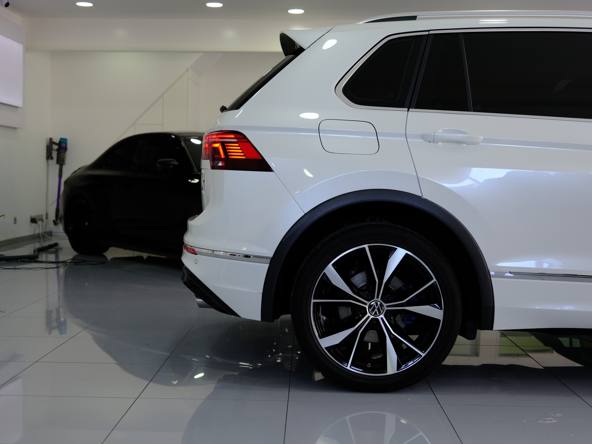 VW Tiguan 2.0TSI R 4Motion DSG *Rückfahrkamera* *Memory Sitze*-image-7