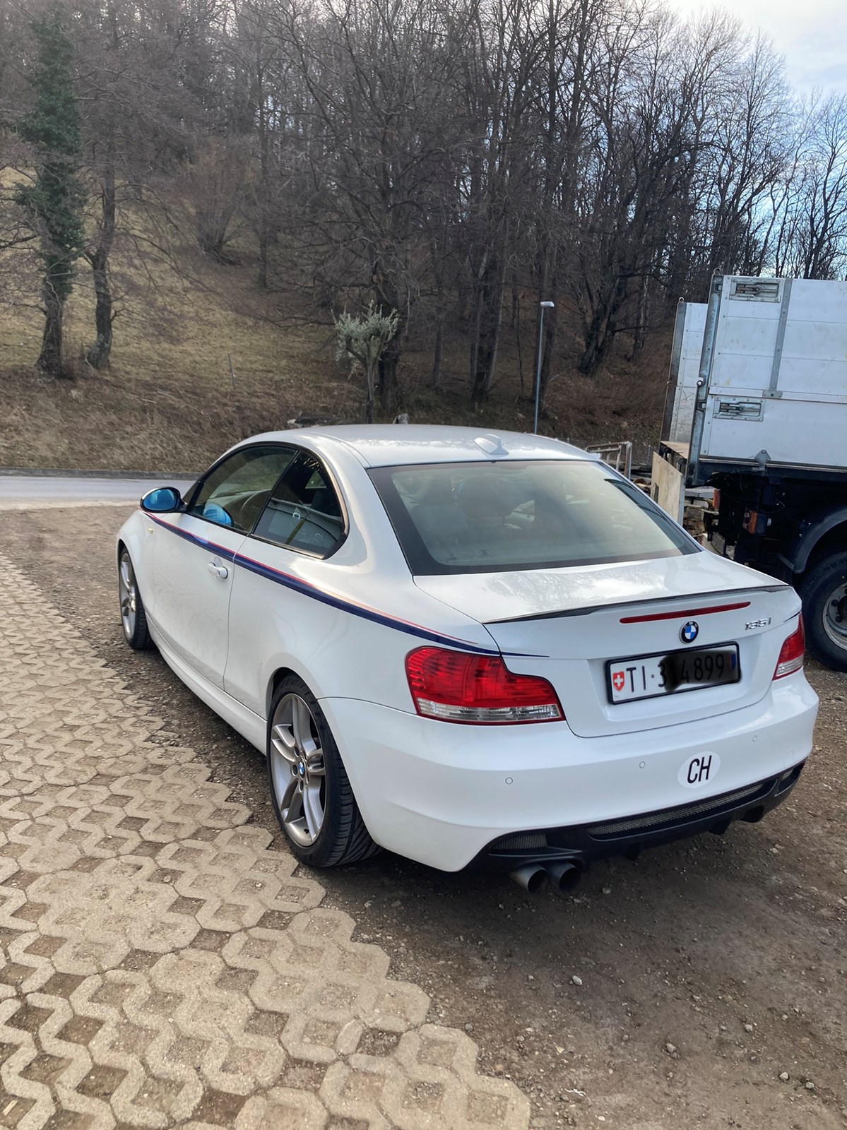 BMW 135i Coupé-image-6