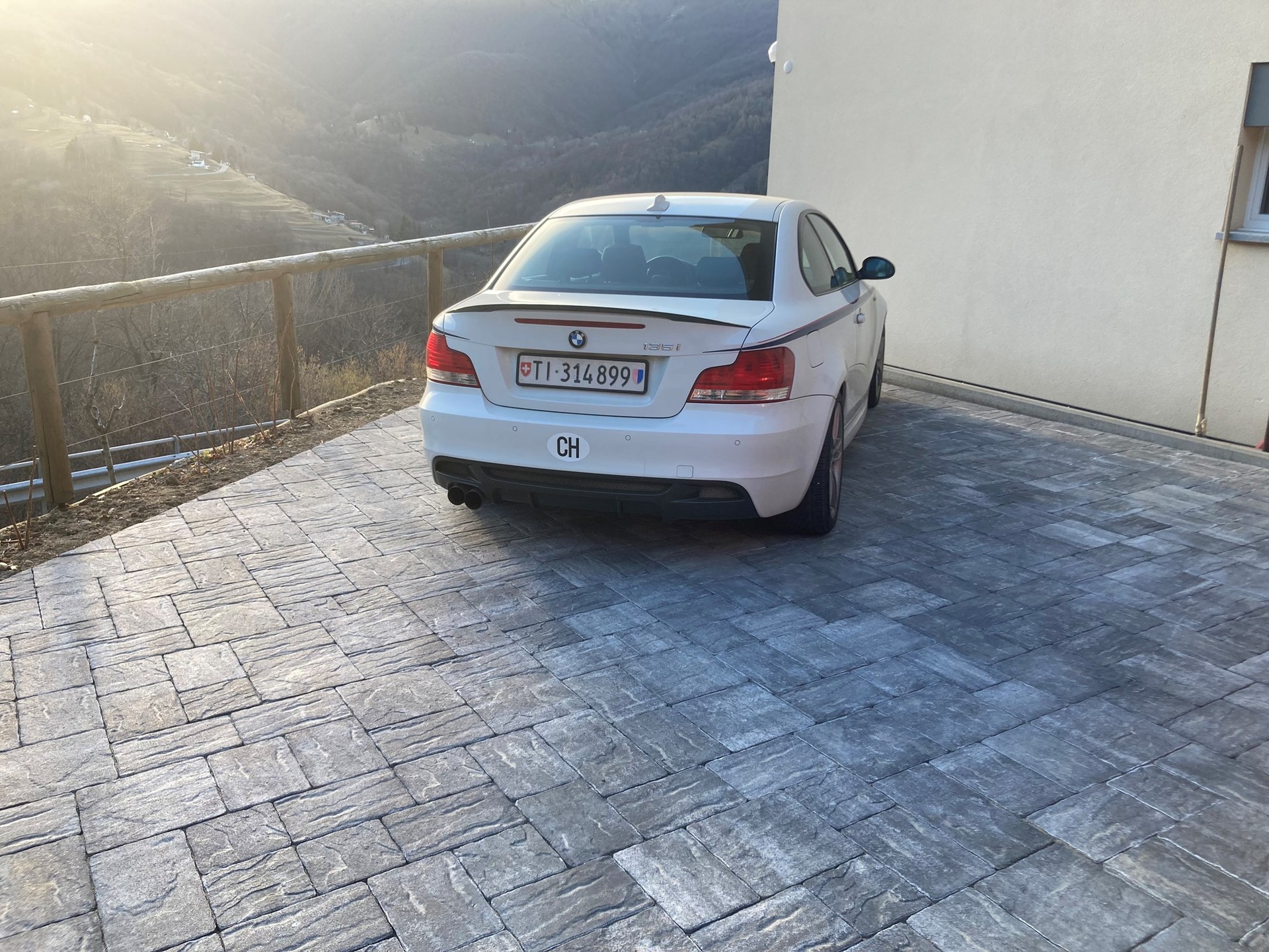 BMW 135i Coupé-image-7