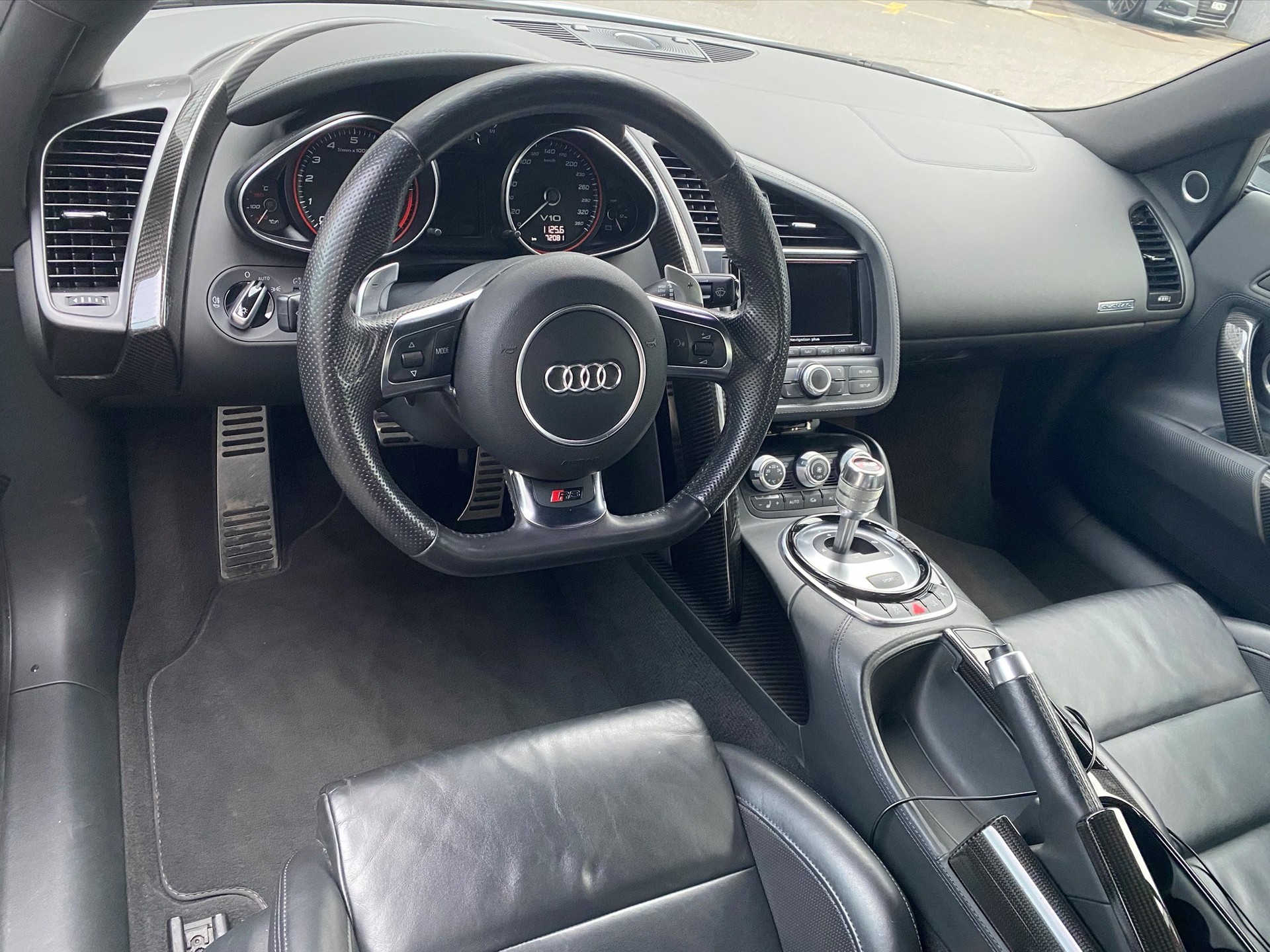 AUDI R8 plus Coupé 5.2 S-Tronic-image-3