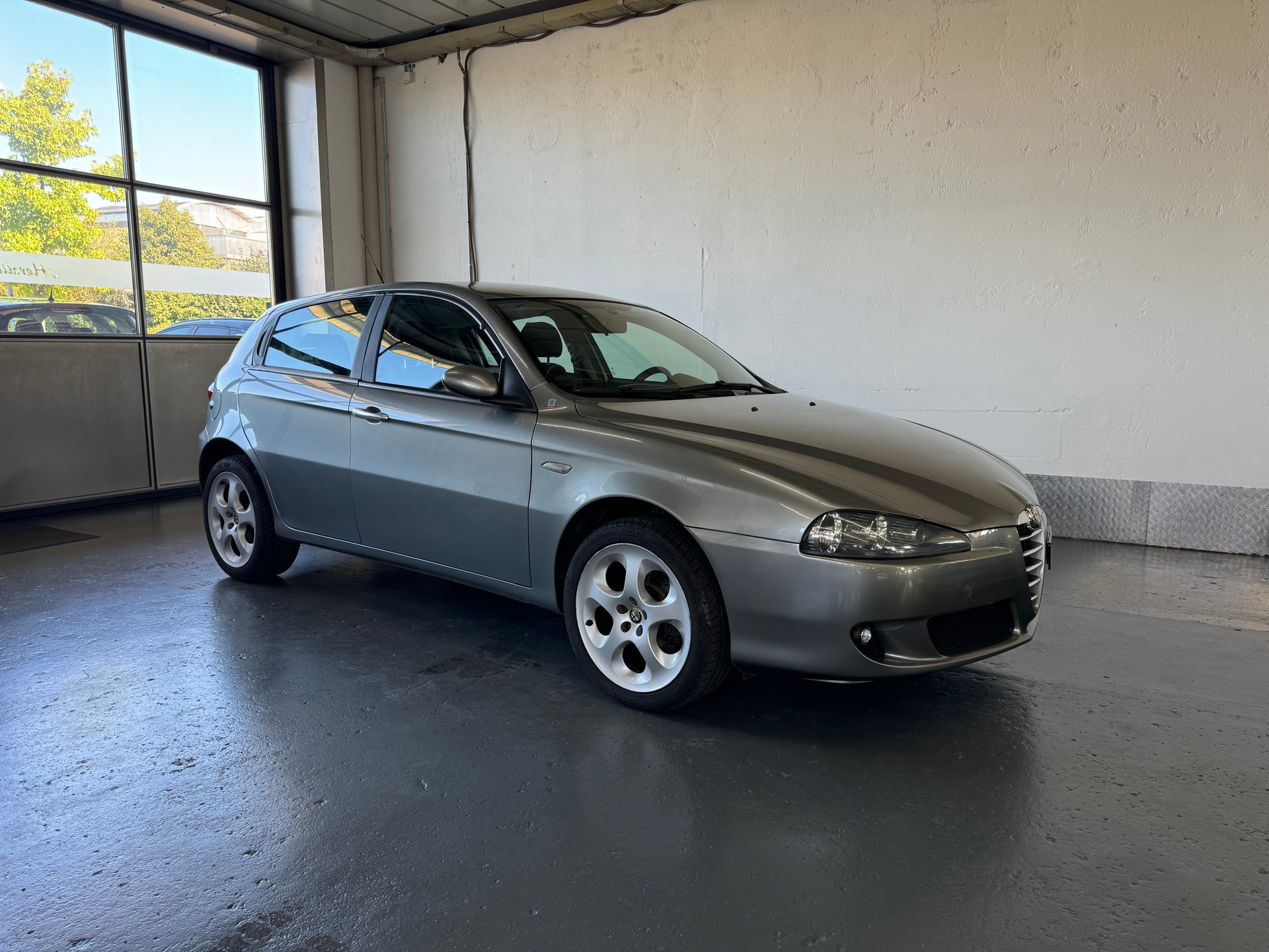 ALFA ROMEO 147 1.6 TS 16V Distinctive-image-1