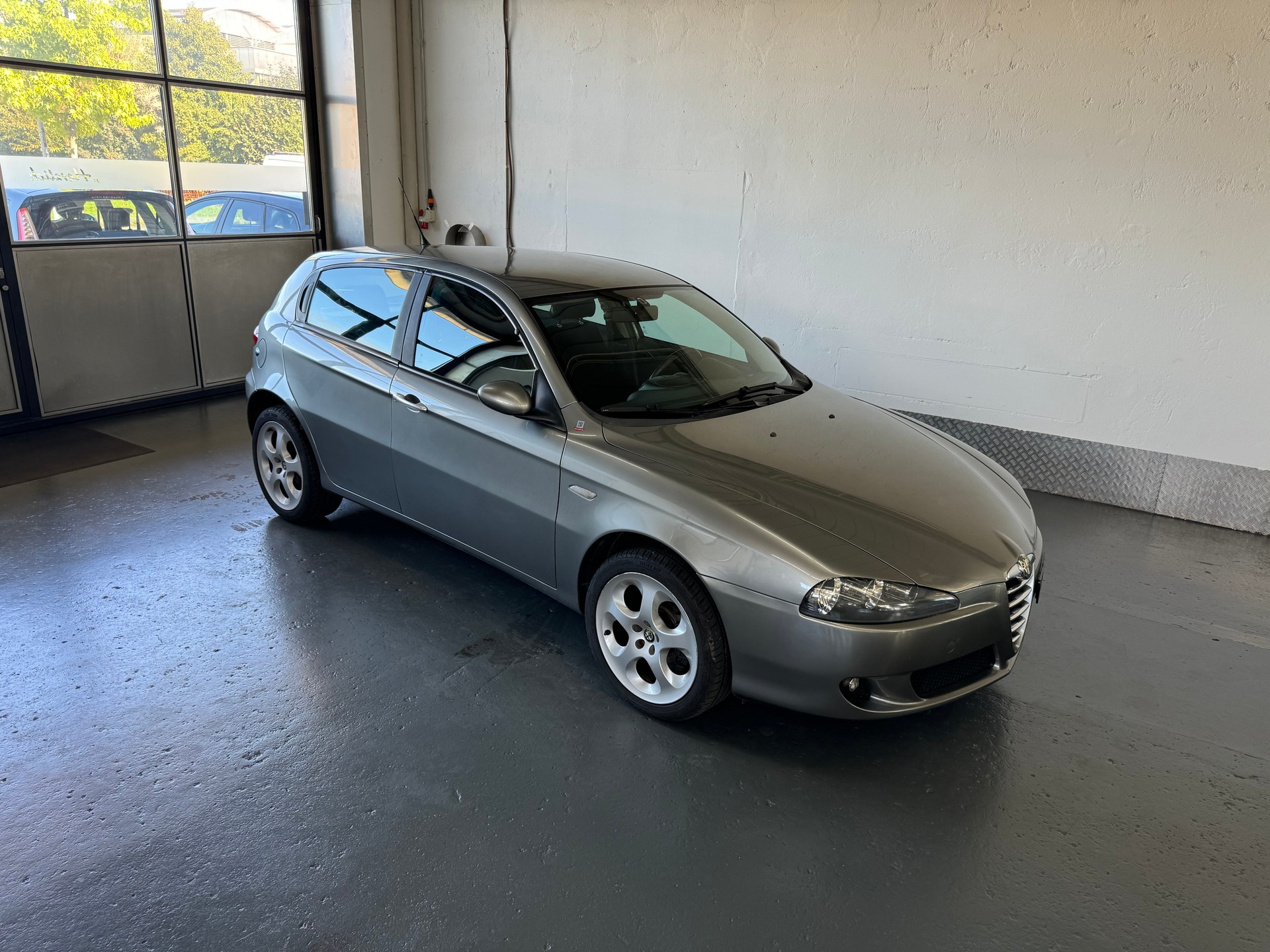 ALFA ROMEO 147 1.6 TS 16V Distinctive-image-0