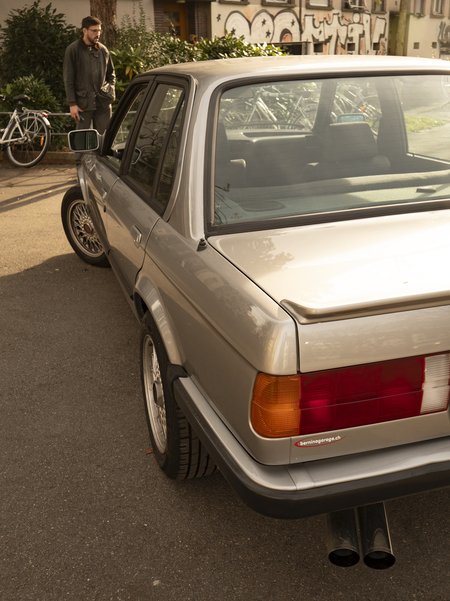 BMW 320i-image-3