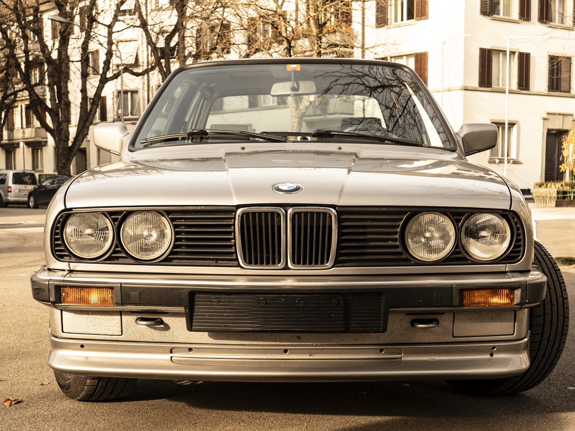 BMW 320i-image-0