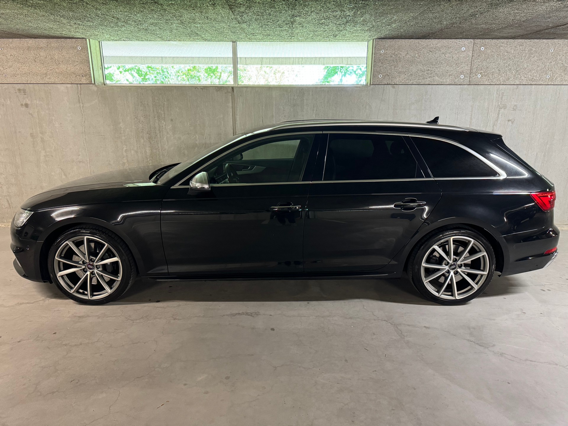 AUDI S4 Avant 3.0 TFSI quattro tiptronic-image-1