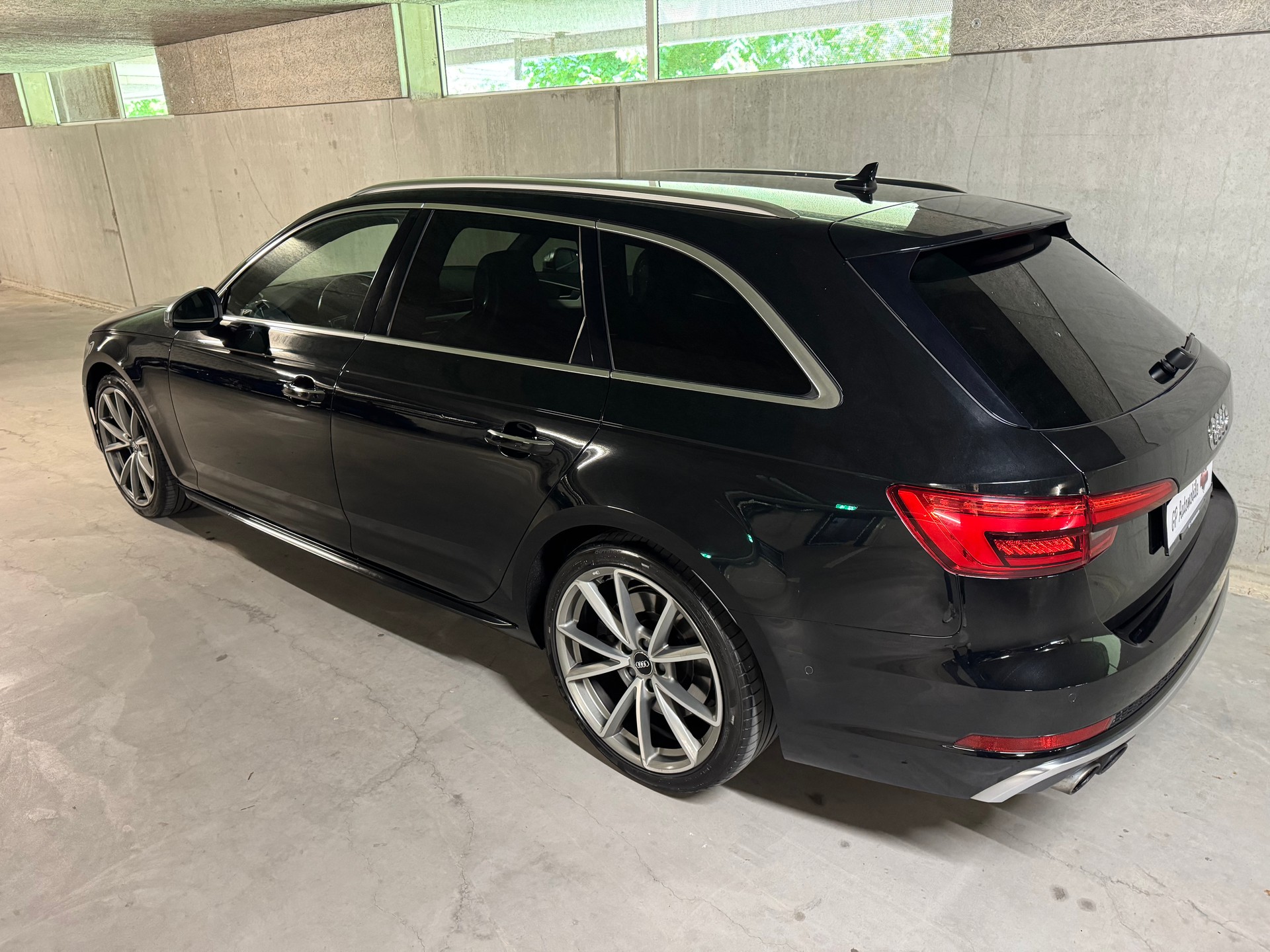 AUDI S4 Avant 3.0 TFSI quattro tiptronic-image-2